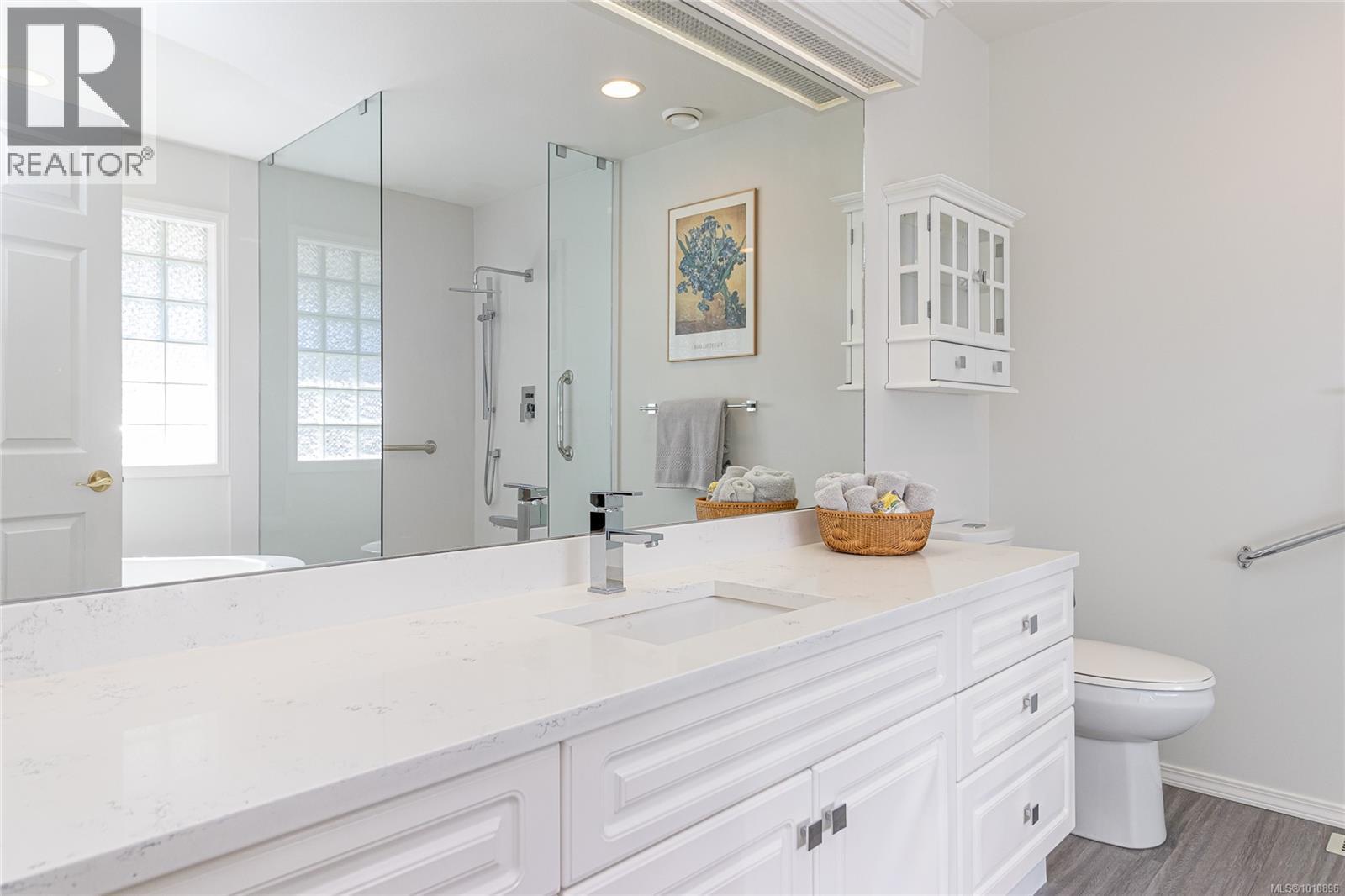  1118 Roberton Boulevard, French Creek