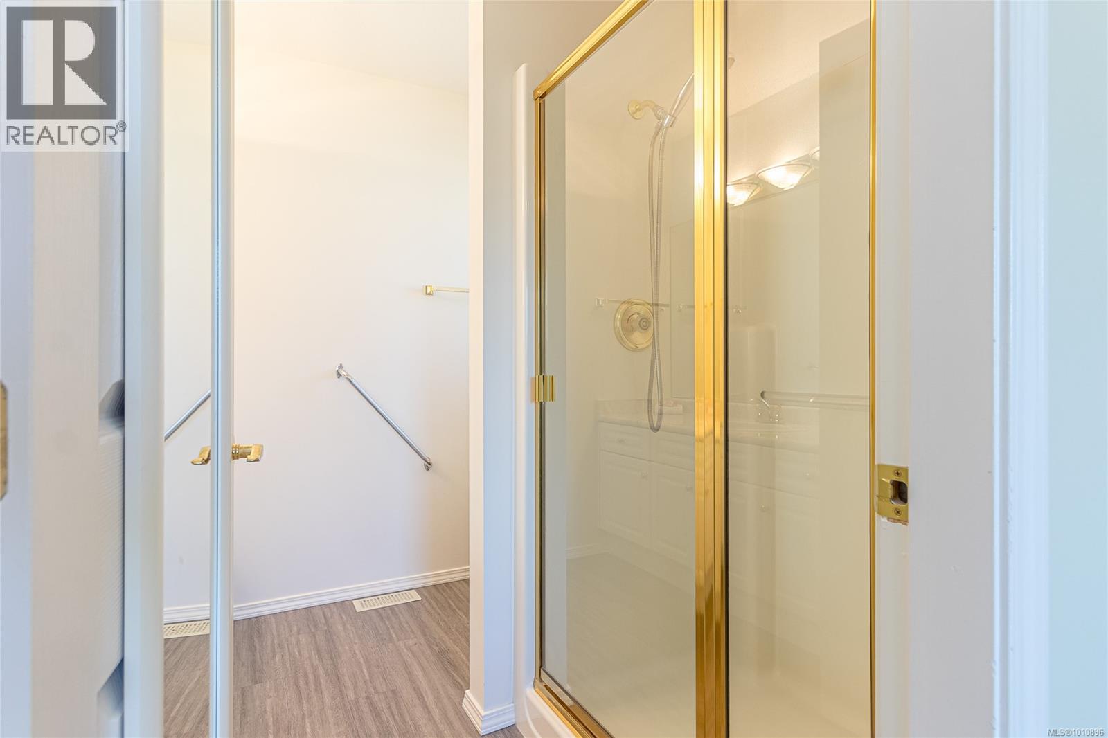  1118 Roberton Boulevard, French Creek
