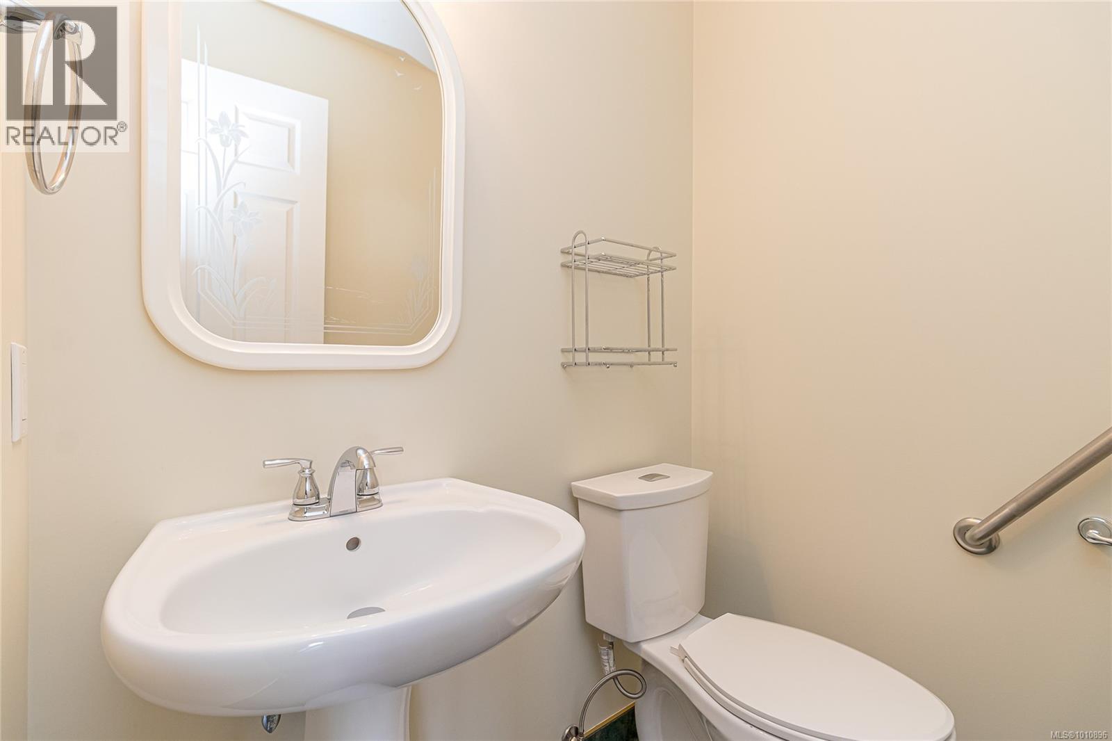  1118 Roberton Boulevard, French Creek