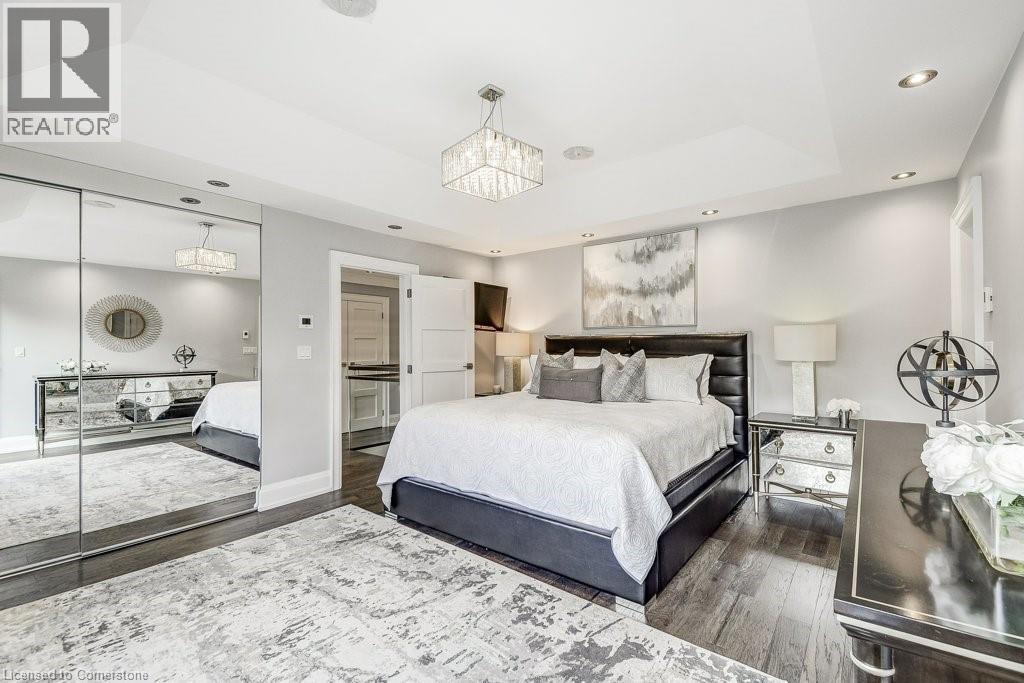 Photo 32 of 489 Willis Drive, Oakville ON