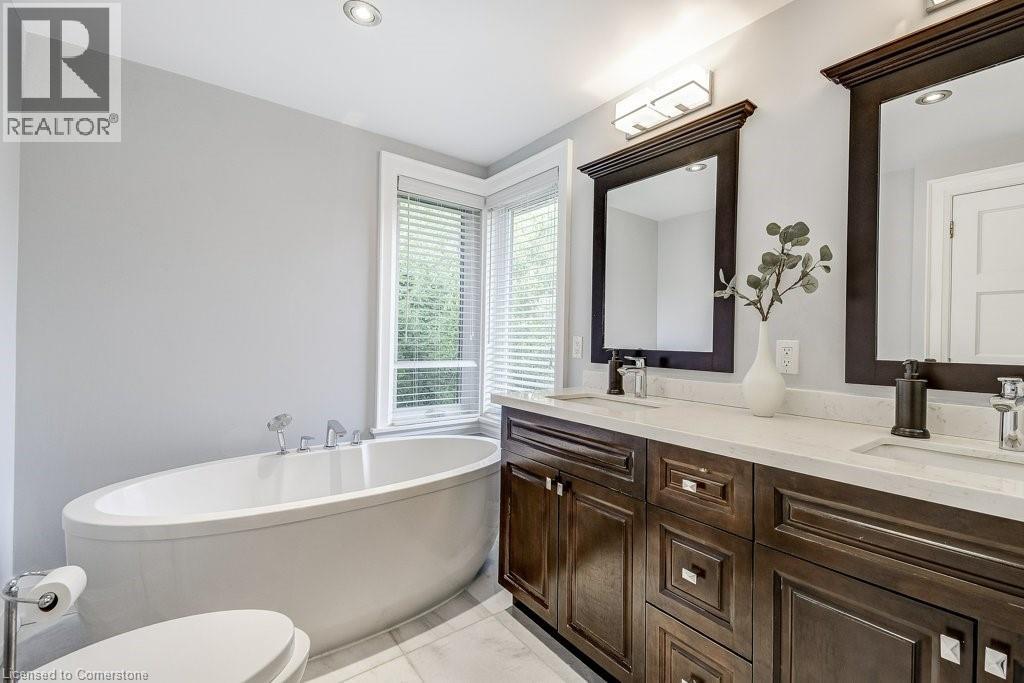 Photo 33 of 489 Willis Drive, Oakville ON
