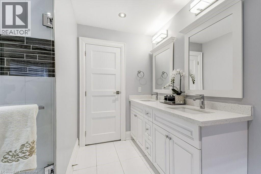 Photo 37 of 489 Willis Drive, Oakville ON