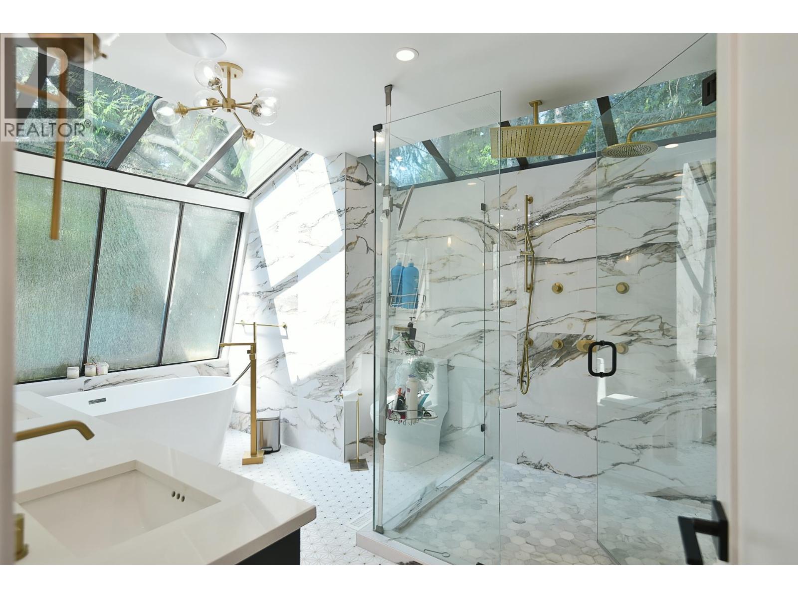 7305 REDROOFFS ROAD, Halfmoon Bay