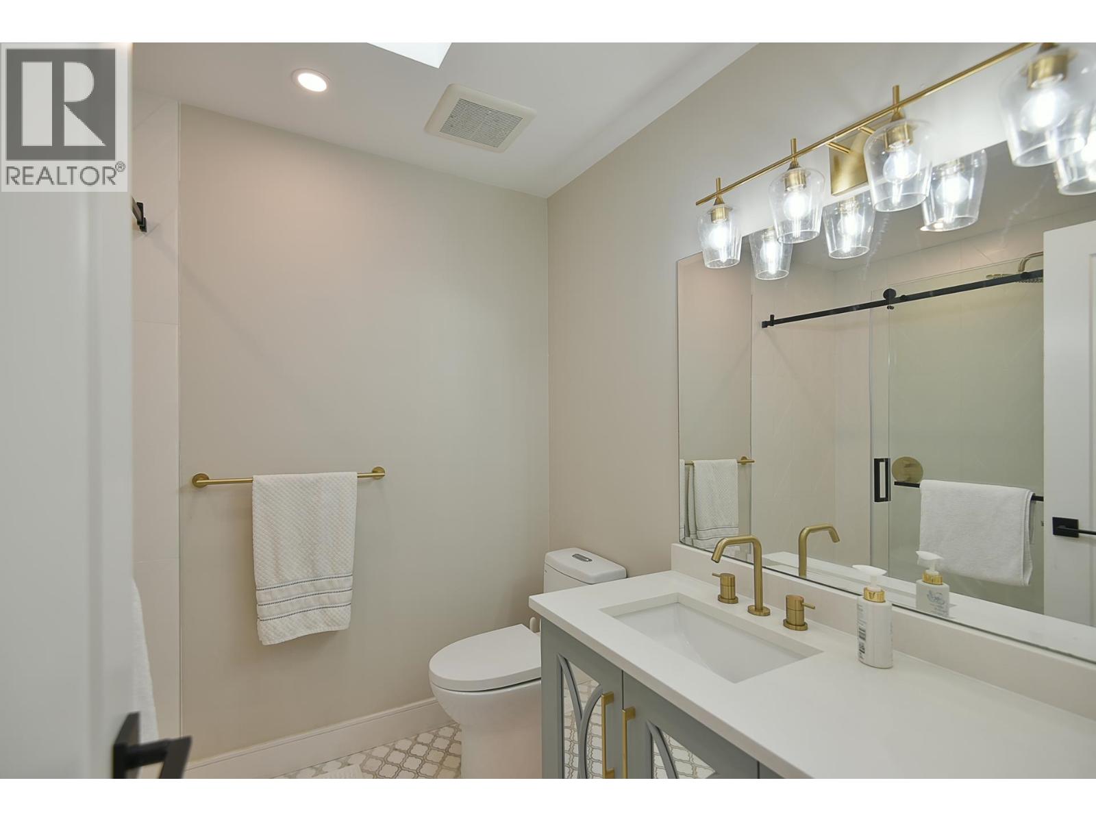 7305 REDROOFFS ROAD, Halfmoon Bay