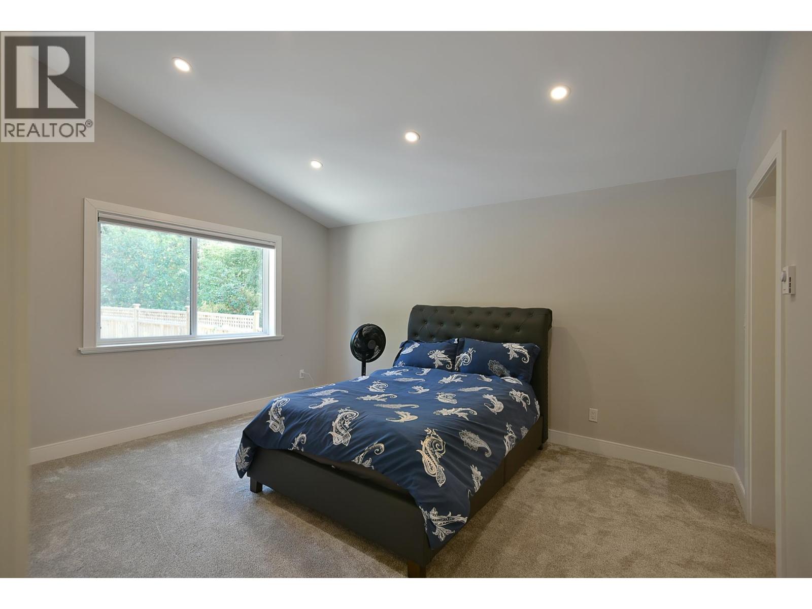 7305 REDROOFFS ROAD, Halfmoon Bay