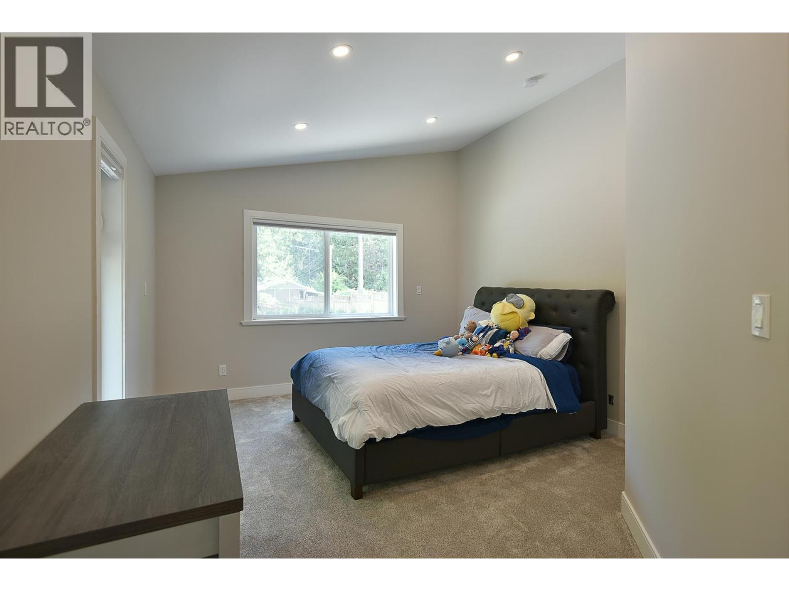 7305 REDROOFFS ROAD, Halfmoon Bay