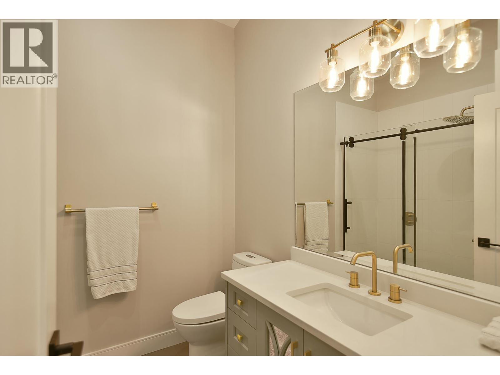 7305 REDROOFFS ROAD, Halfmoon Bay