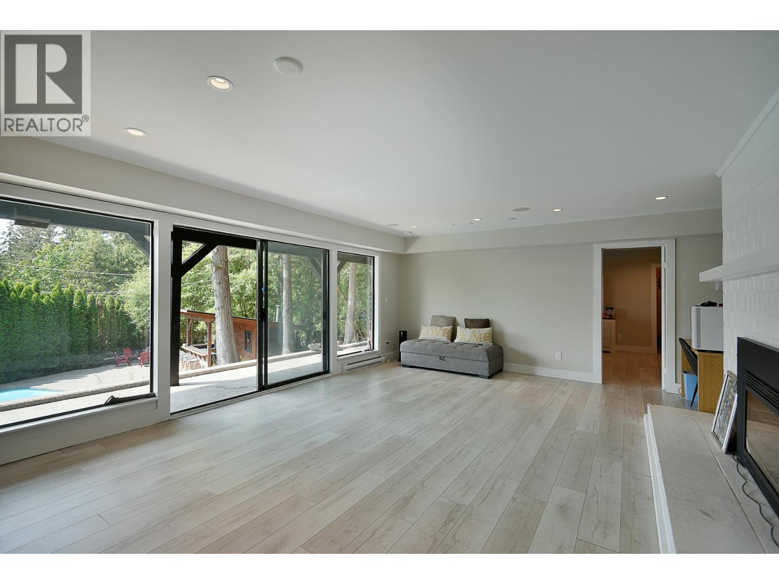 7305 REDROOFFS ROAD, Halfmoon Bay