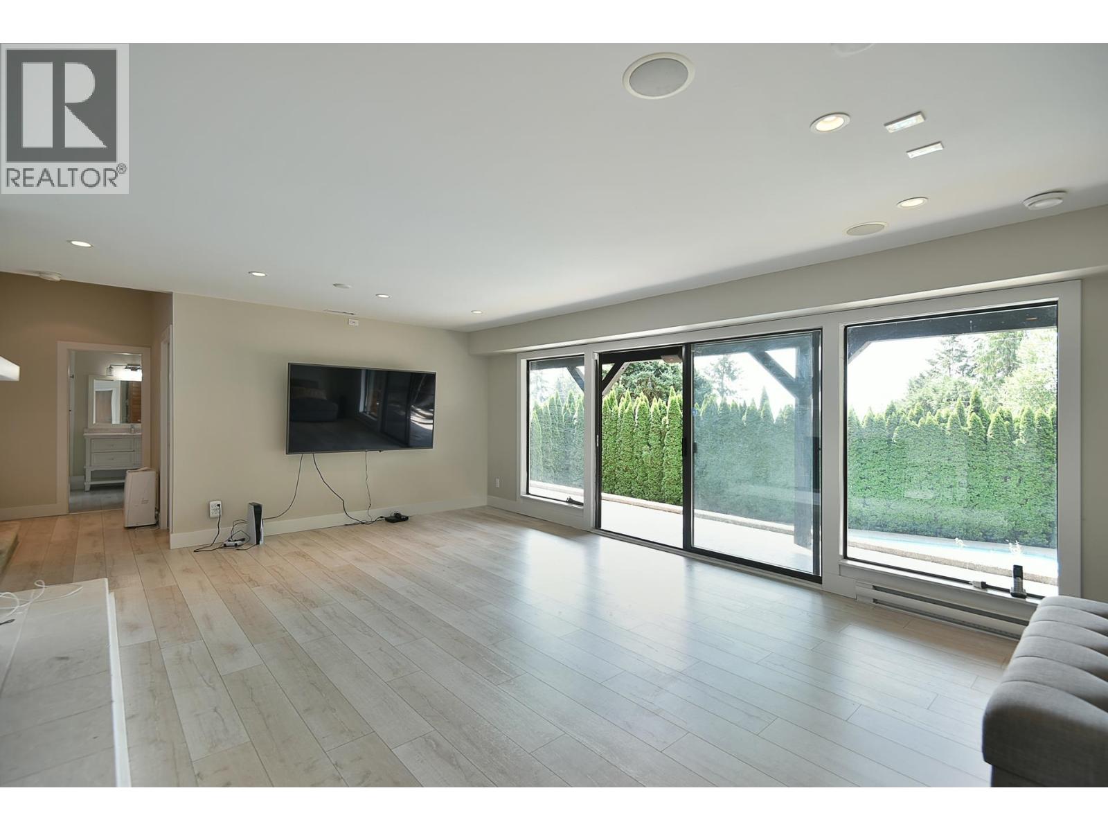 7305 REDROOFFS ROAD, Halfmoon Bay
