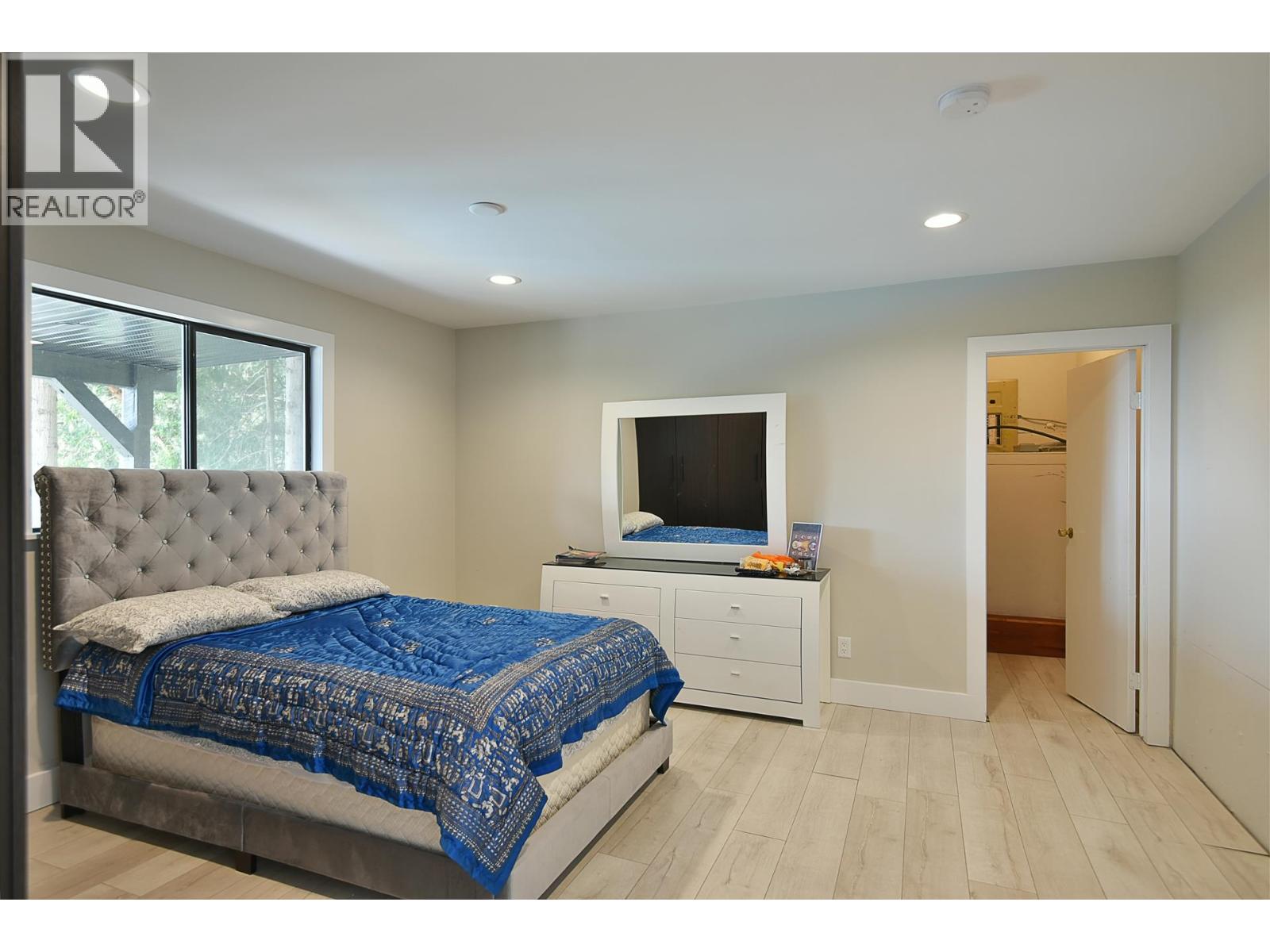 7305 REDROOFFS ROAD, Halfmoon Bay