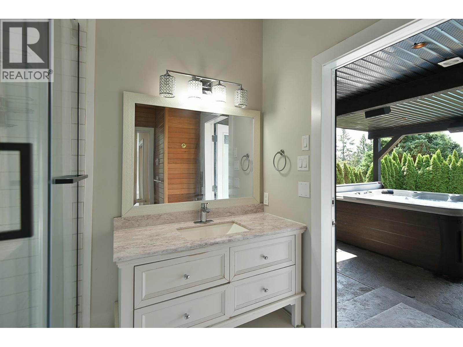 7305 REDROOFFS ROAD, Halfmoon Bay