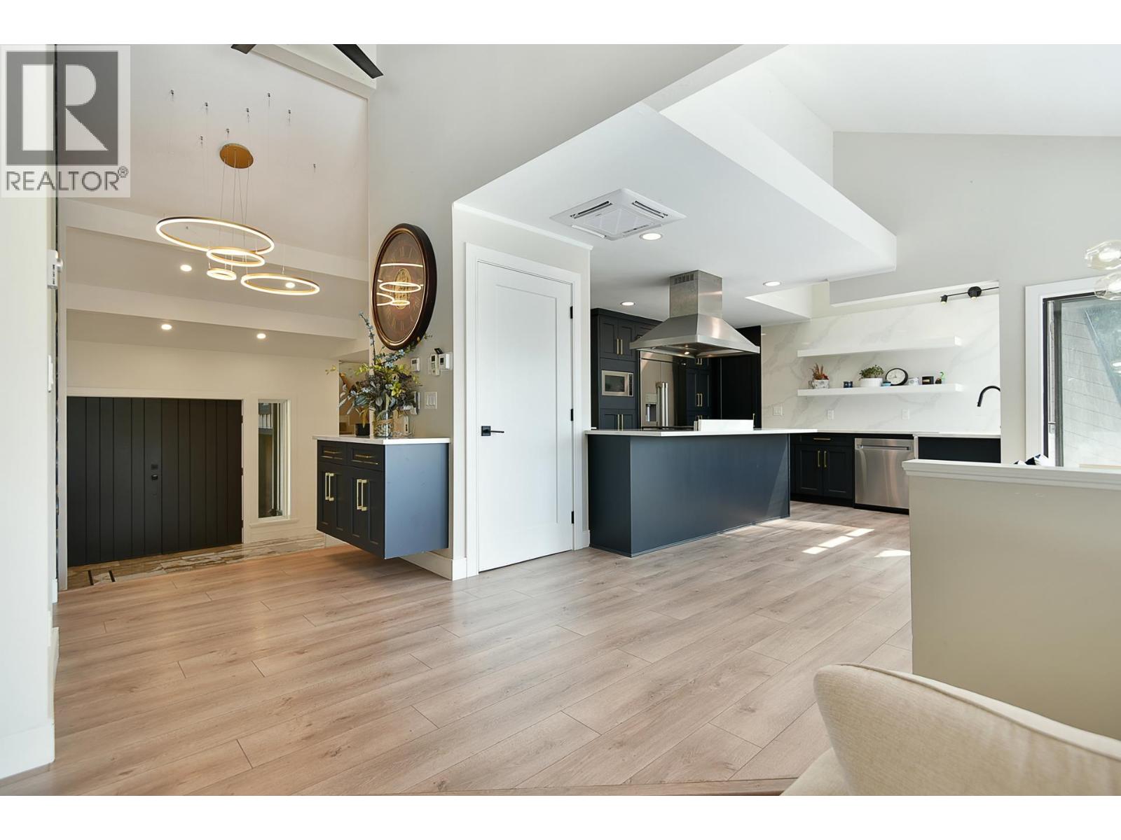 7305 REDROOFFS ROAD, Halfmoon Bay