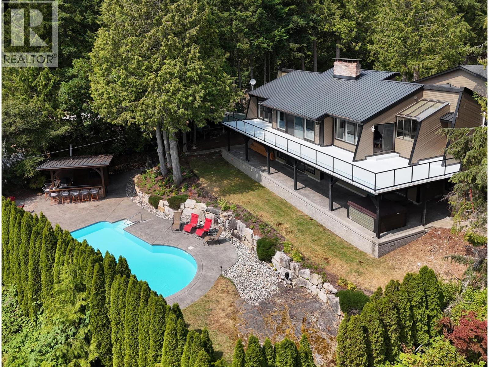 7305 REDROOFFS ROAD, Halfmoon Bay