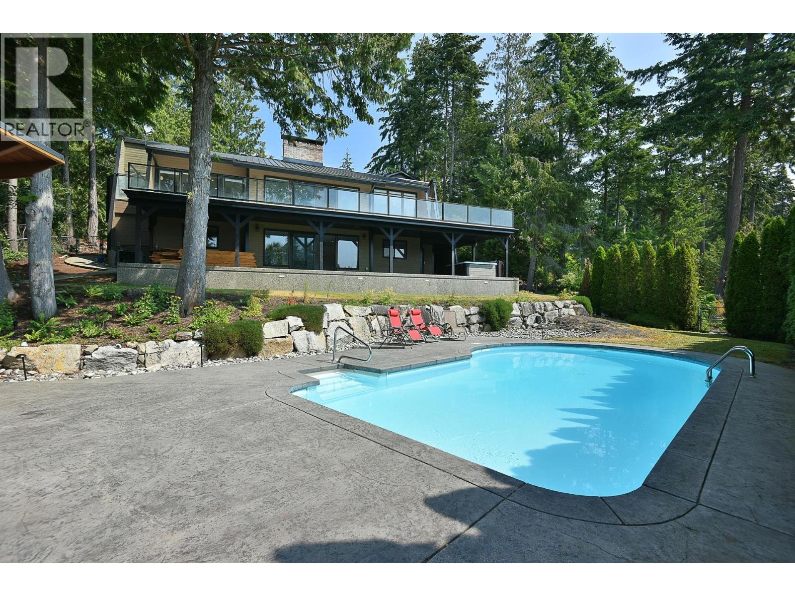 7305 REDROOFFS ROAD, Halfmoon Bay