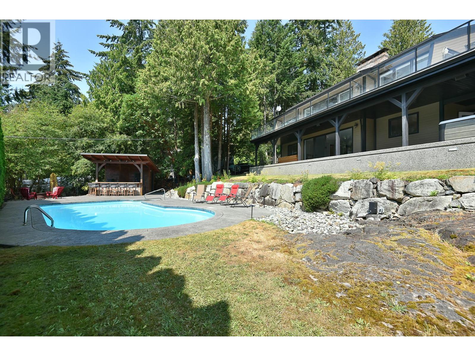 7305 REDROOFFS ROAD, Halfmoon Bay