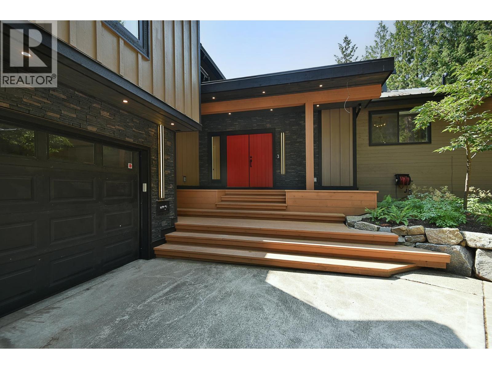 7305 REDROOFFS ROAD, Halfmoon Bay