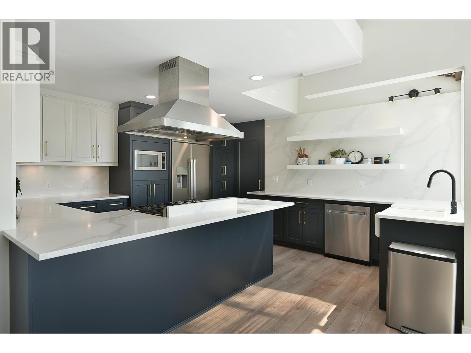 7305 REDROOFFS ROAD, Halfmoon Bay
