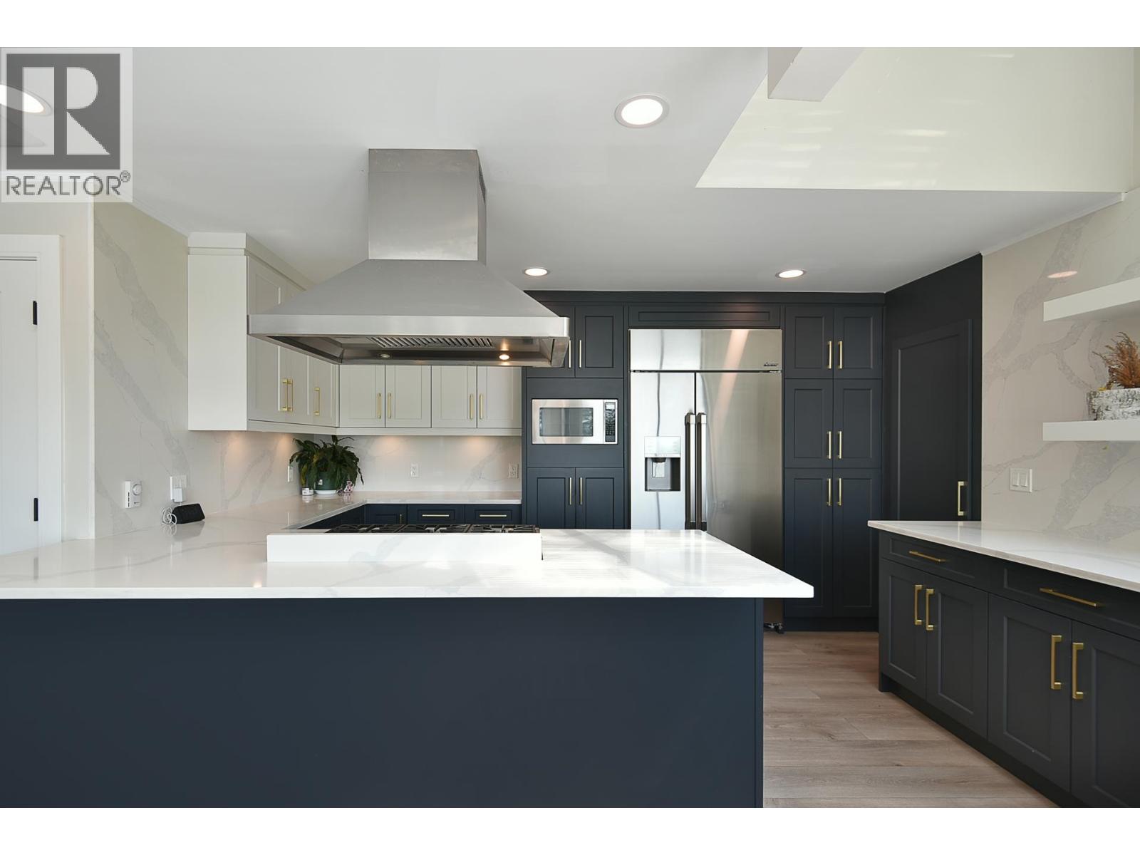 7305 REDROOFFS ROAD, Halfmoon Bay