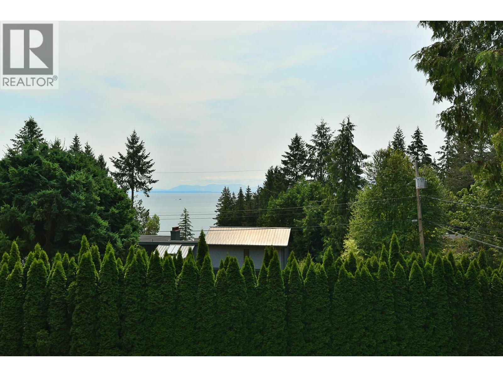 7305 REDROOFFS ROAD, Halfmoon Bay