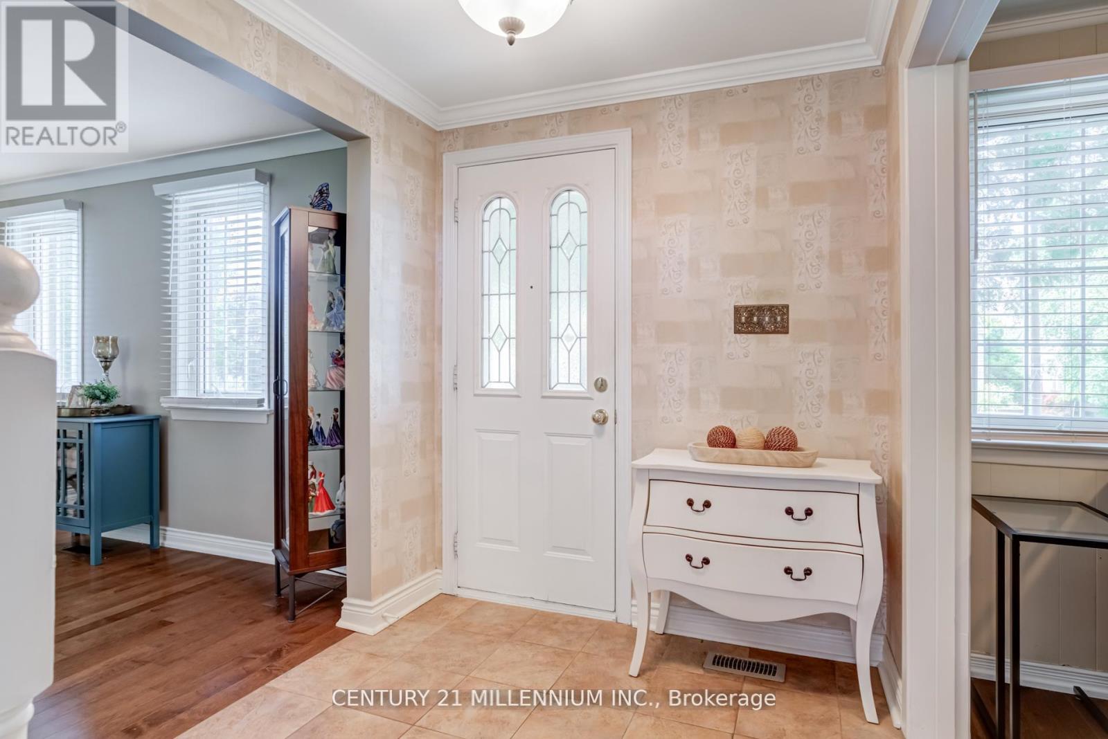 Photo 5 of 20 Alderway Avenue, Brampton ON
