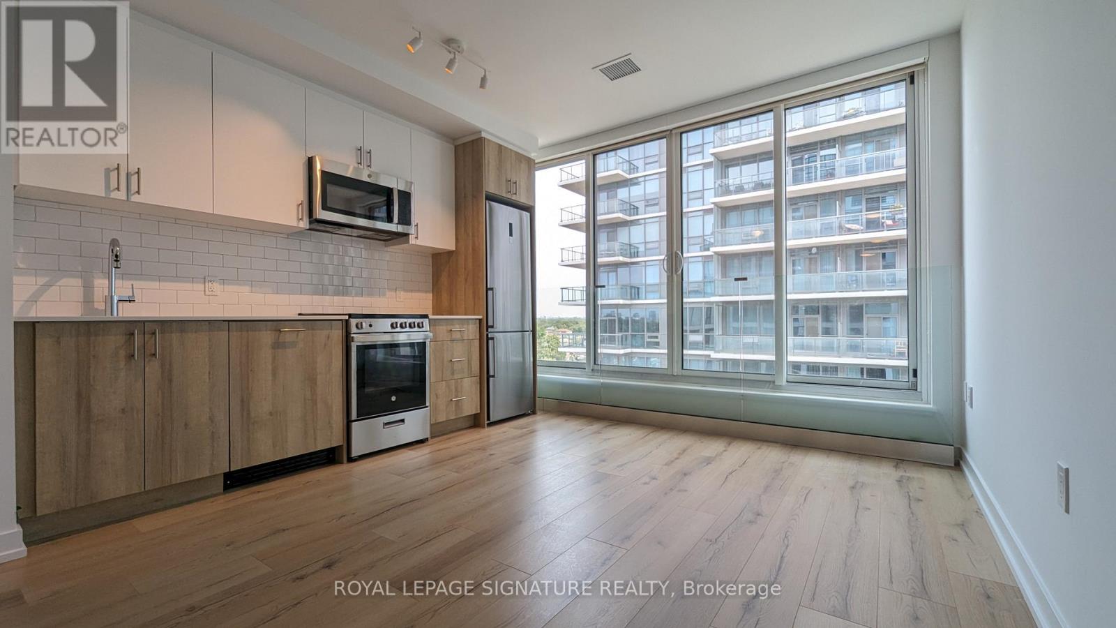 Photo 10 of 610 1195 The Queensway, Toronto ON