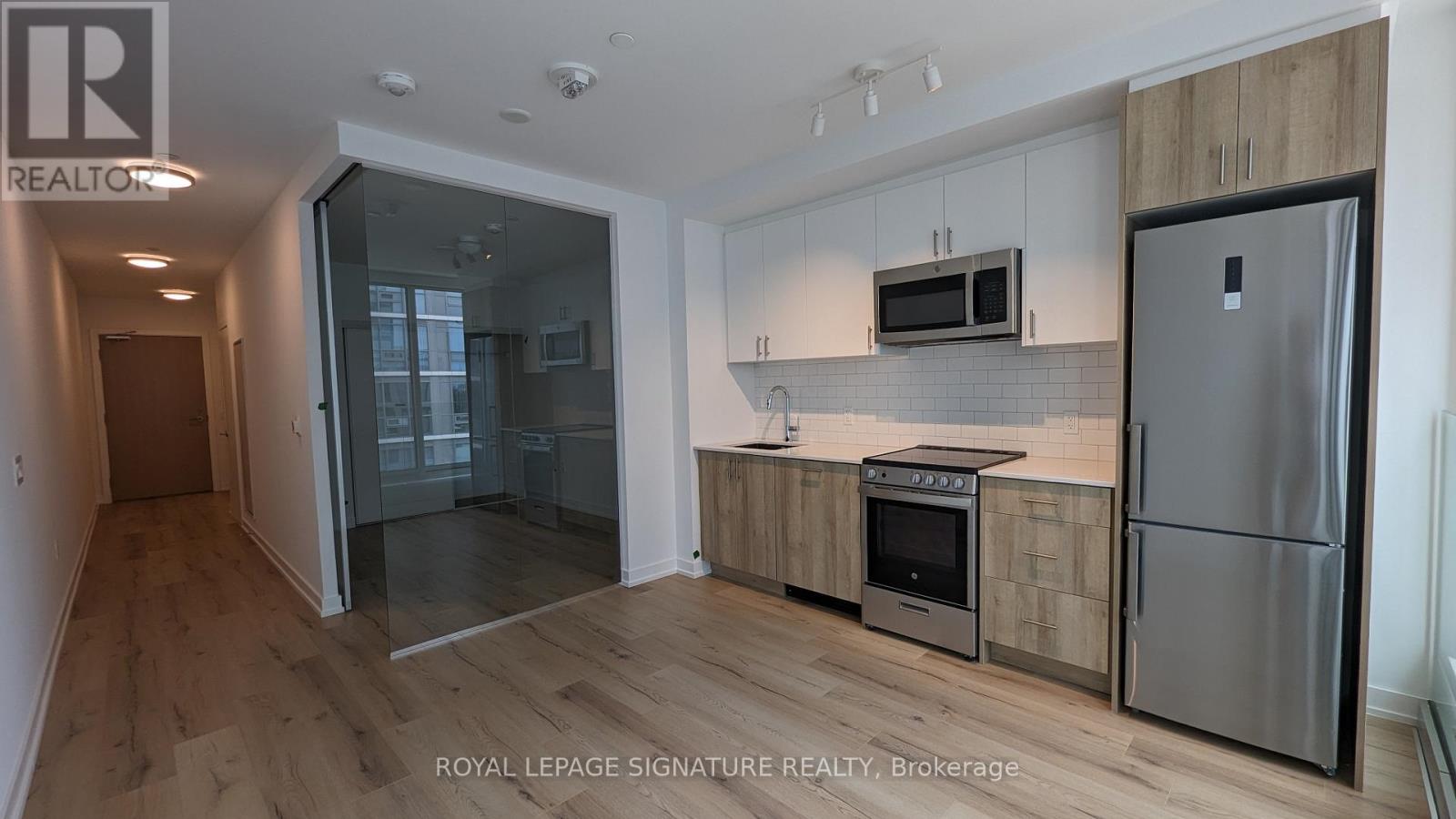 Photo 7 of 610 1195 The Queensway, Toronto ON