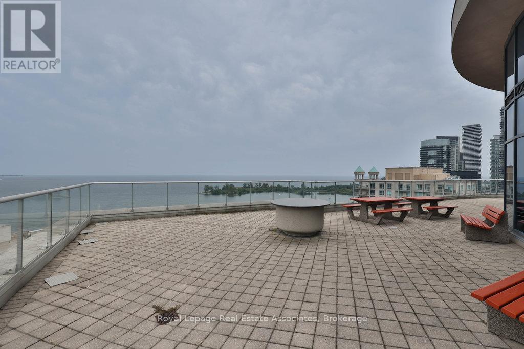 Photo 2 of 1514 2083 Lakeshore Boulevard W, Toronto ON