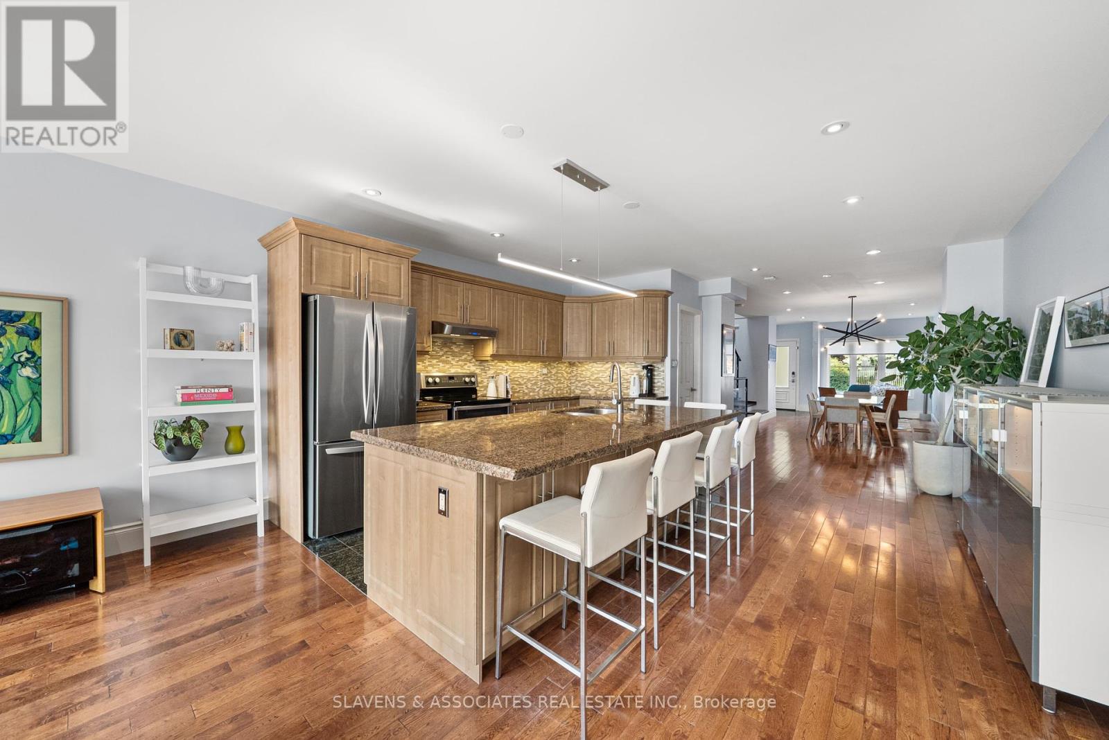Photo 11 of 102 Gilbert Avenue, Toronto ON