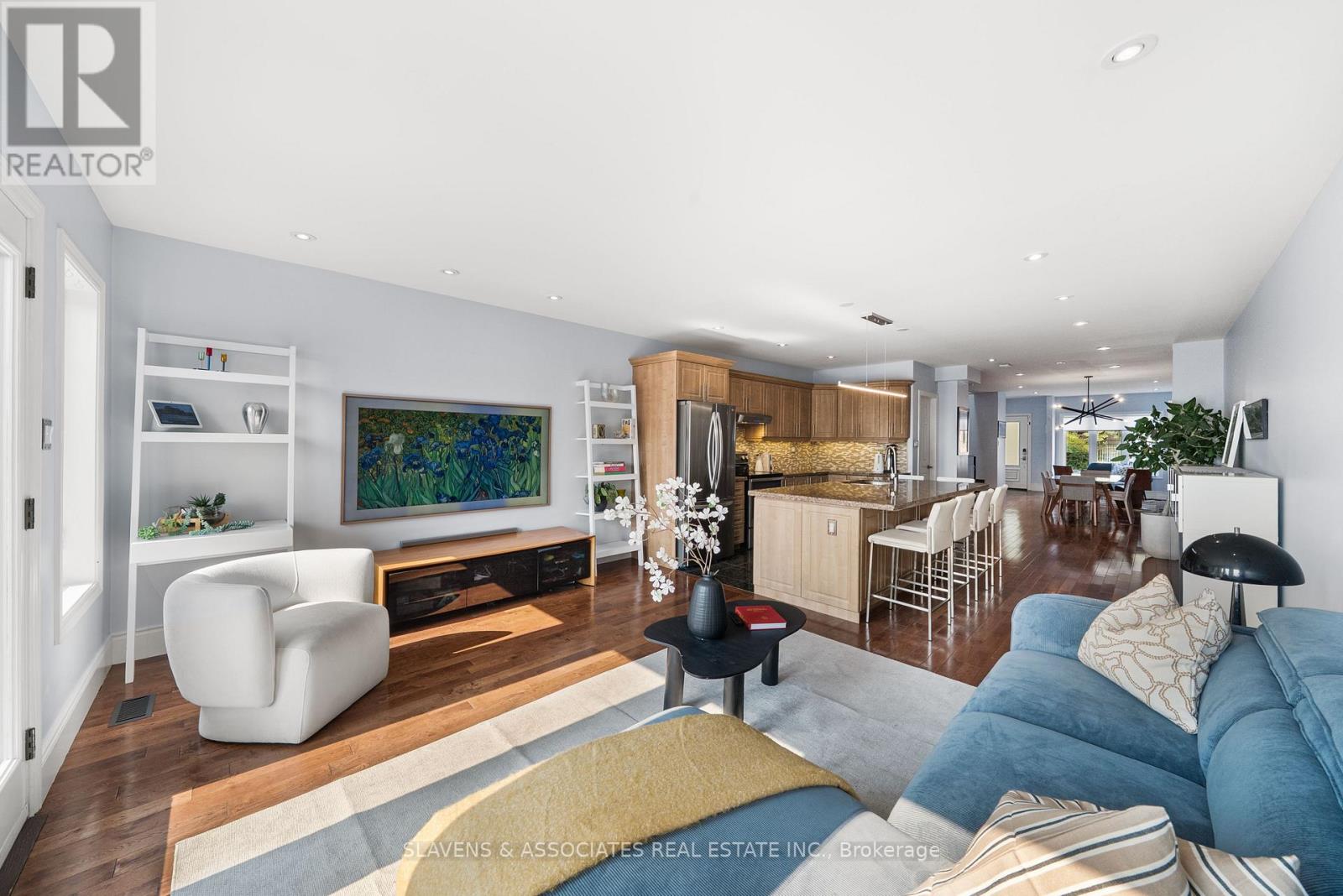 Photo 14 of 102 Gilbert Avenue, Toronto ON