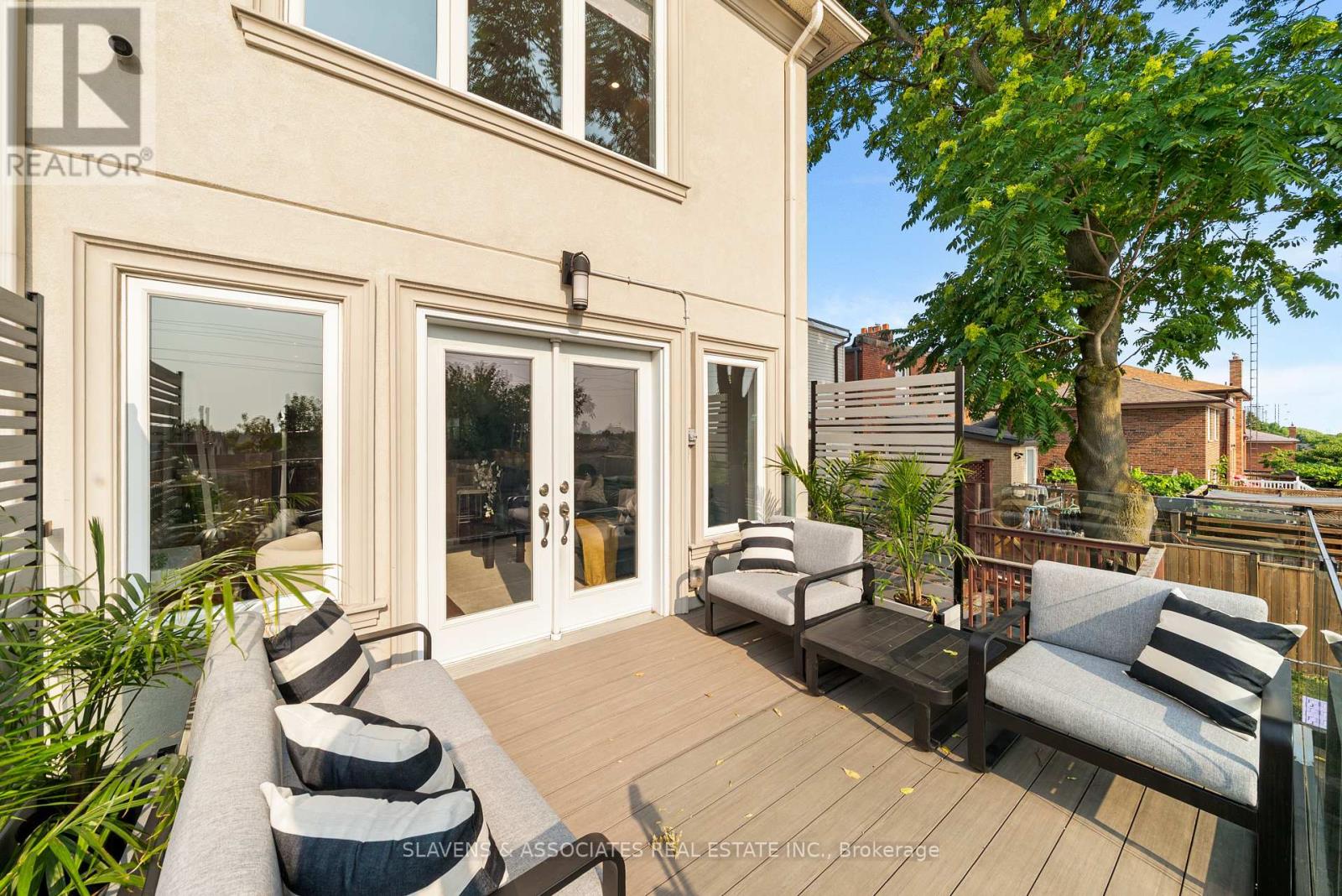 Photo 17 of 102 Gilbert Avenue, Toronto ON