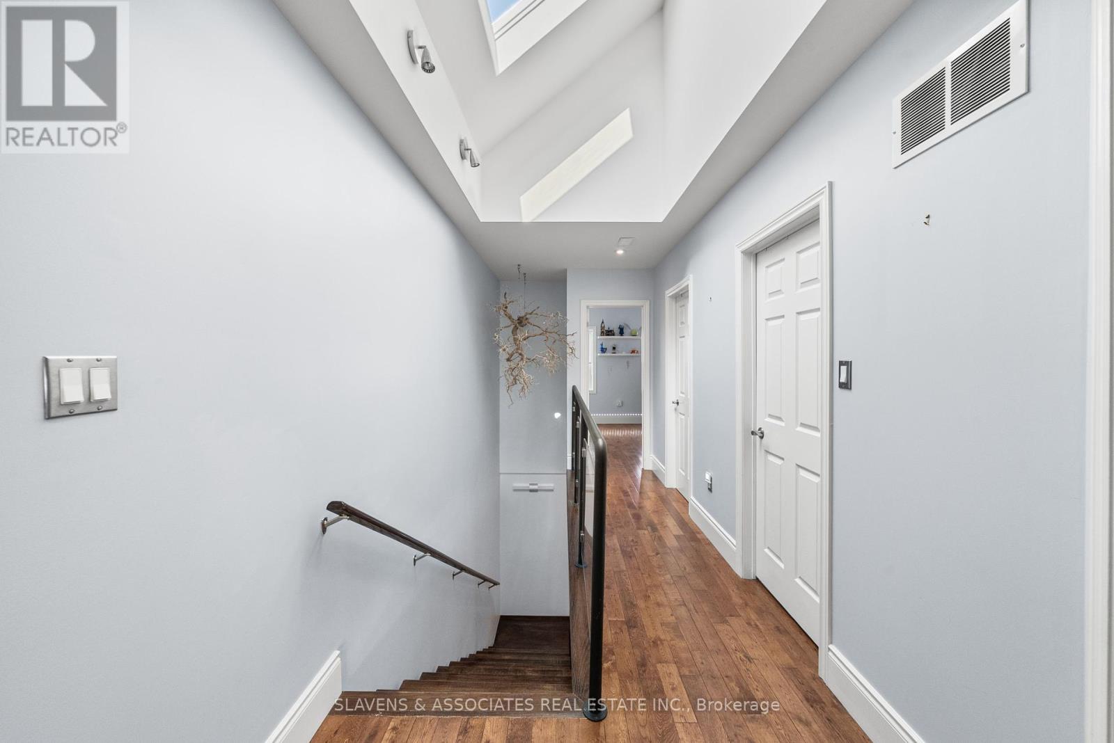 Photo 22 of 102 Gilbert Avenue, Toronto ON