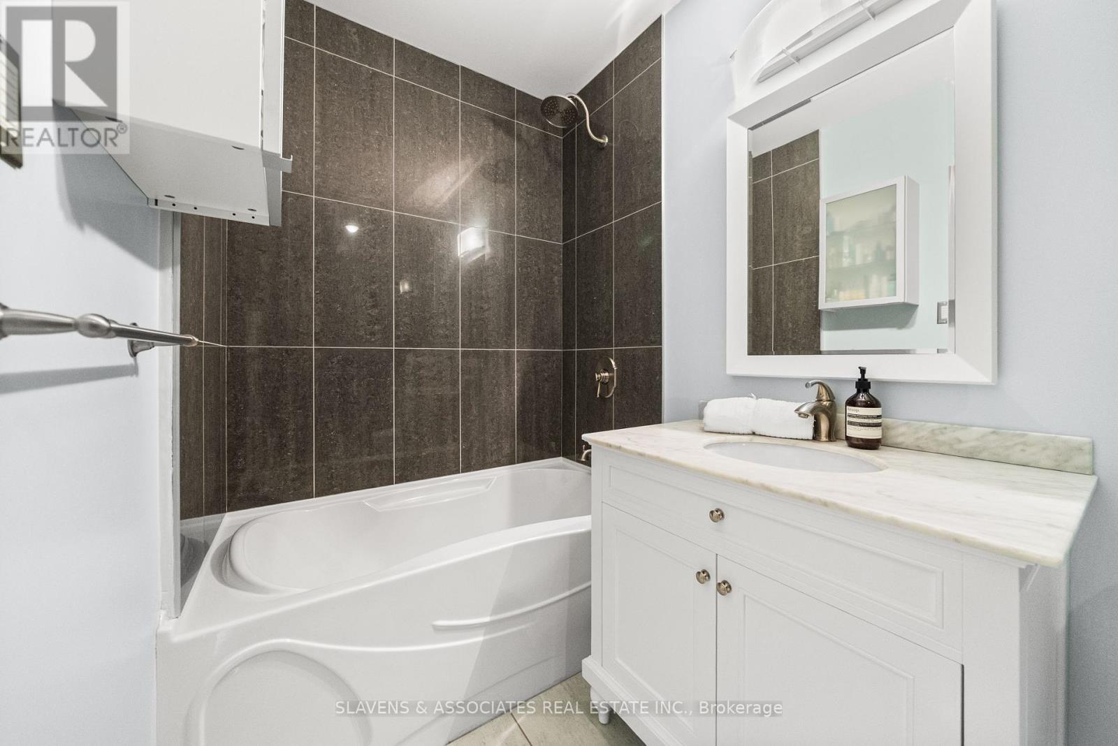 Photo 25 of 102 Gilbert Avenue, Toronto ON