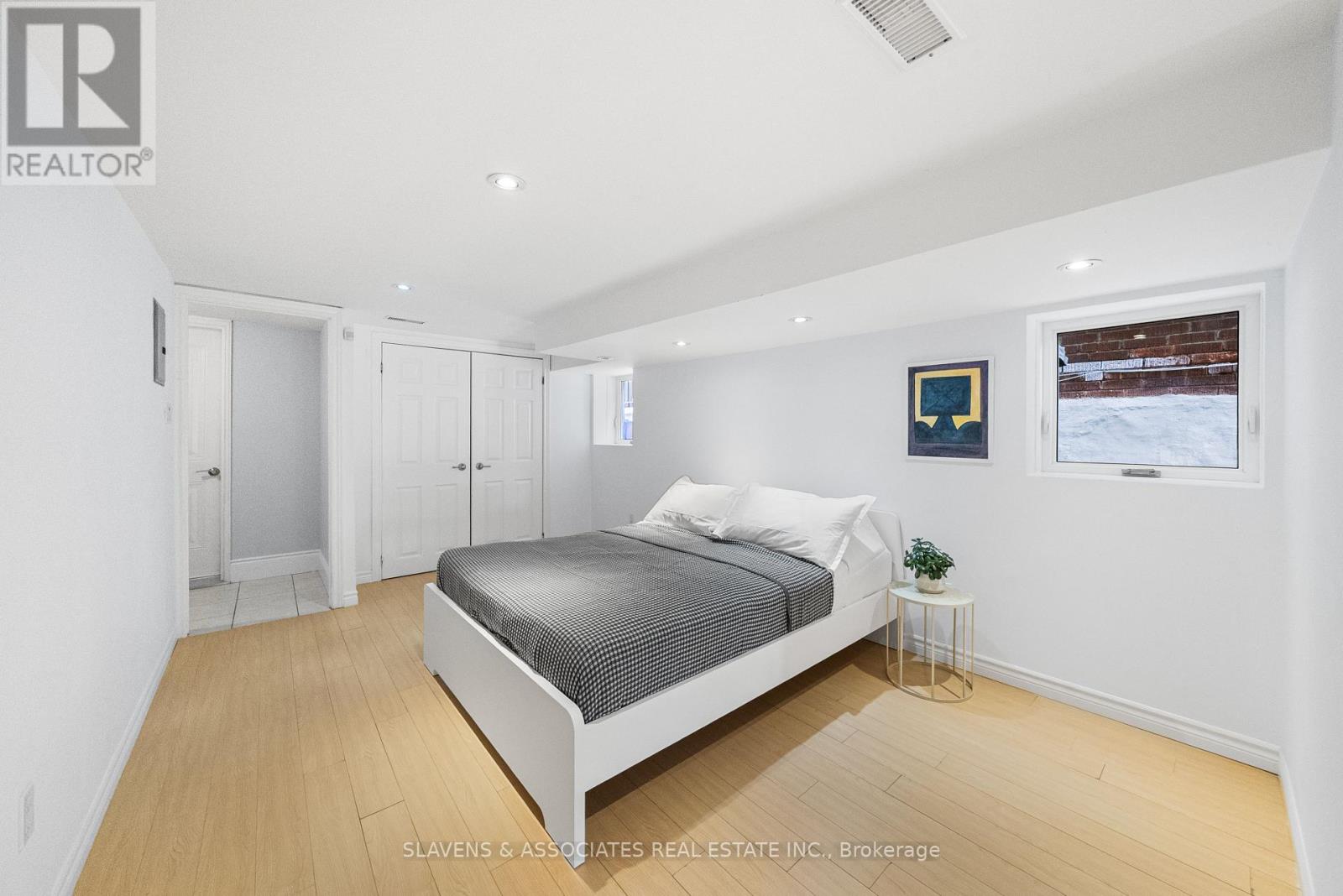Photo 30 of 102 Gilbert Avenue, Toronto ON