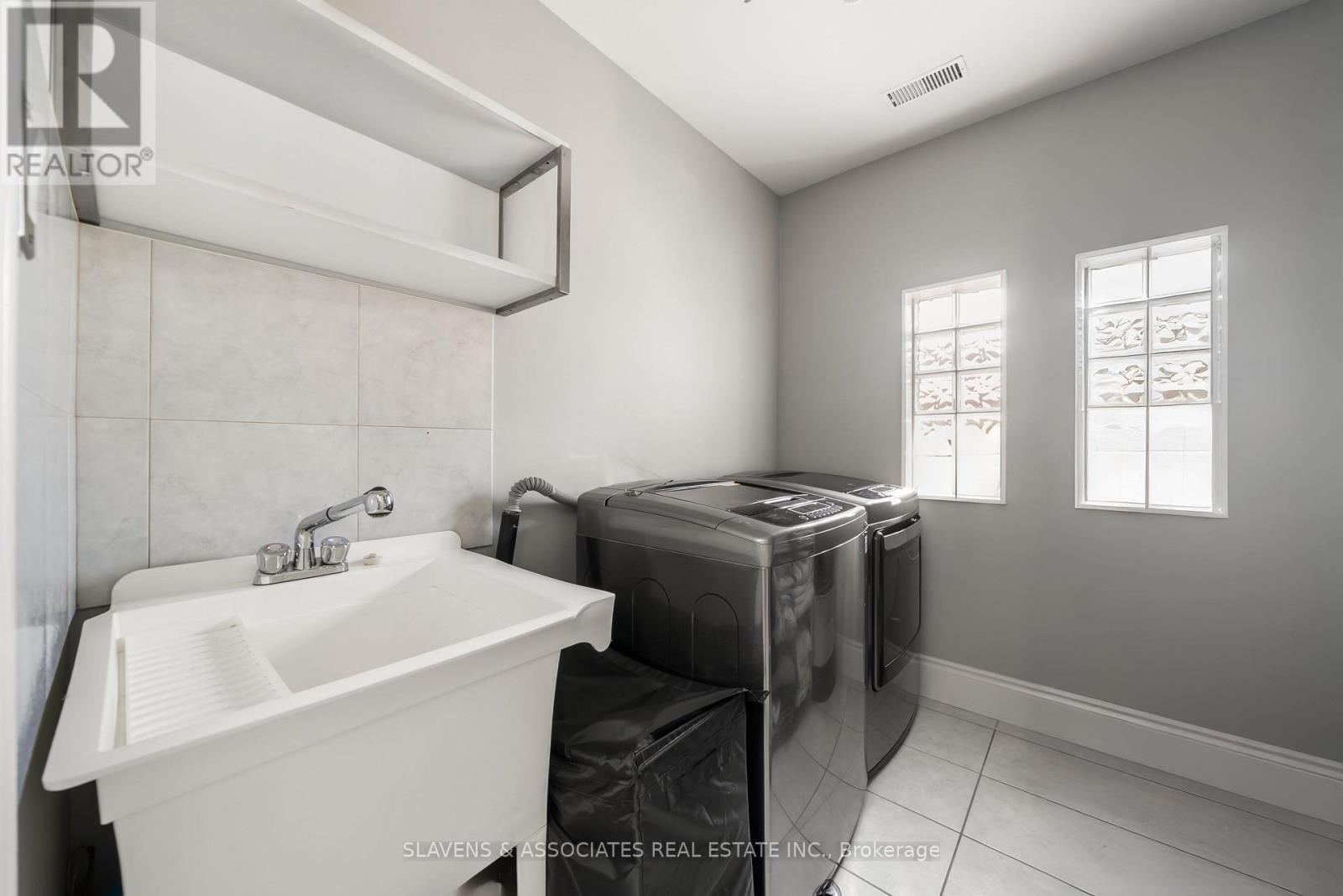 Photo 35 of 102 Gilbert Avenue, Toronto ON