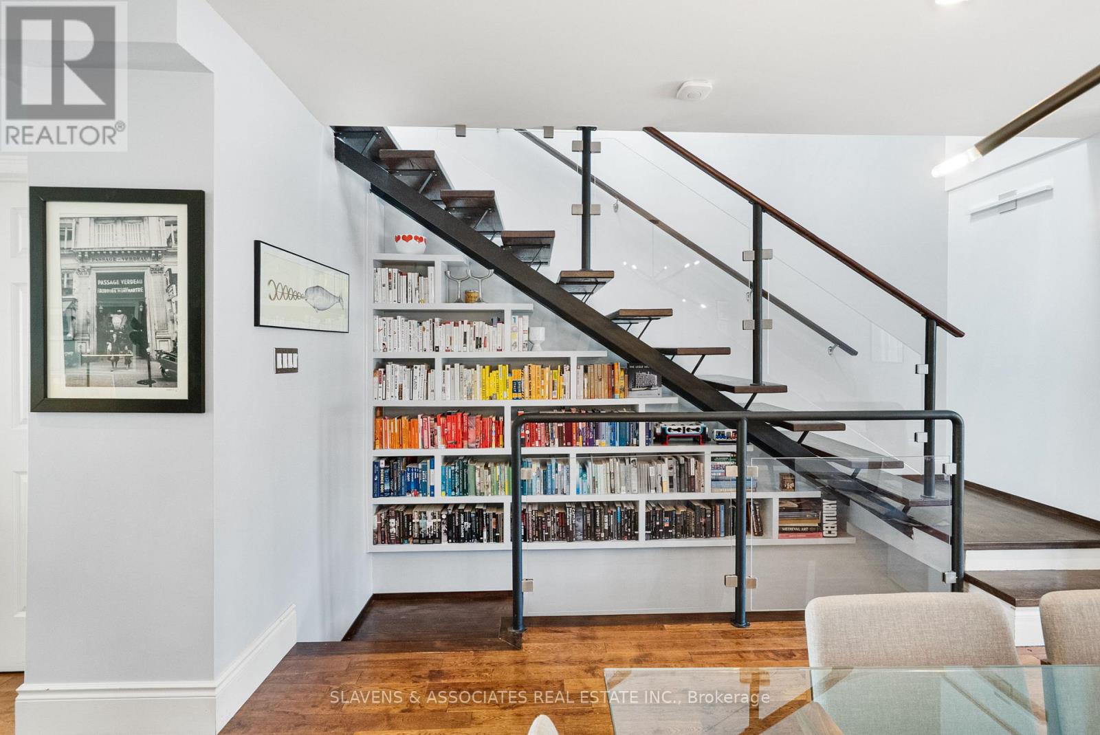 Photo 8 of 102 Gilbert Avenue, Toronto ON