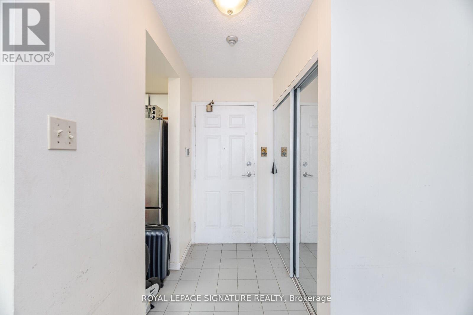 Photo 1 of 910 250 Webb Drive, Mississauga ON