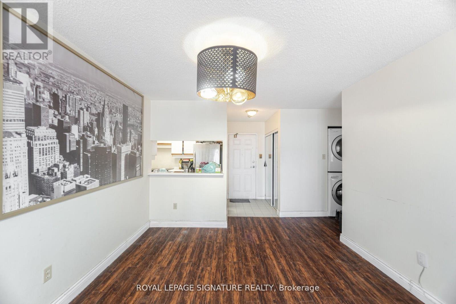 Photo 16 of 910 250 Webb Drive, Mississauga ON
