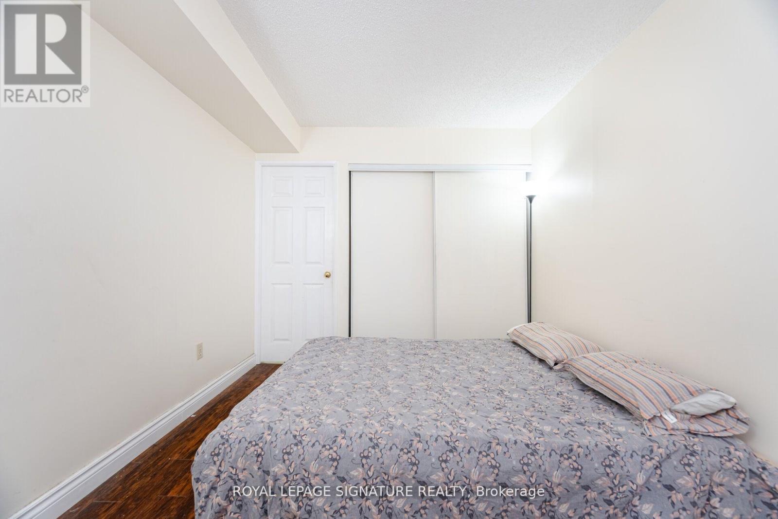 Photo 7 of 910 250 Webb Drive, Mississauga ON