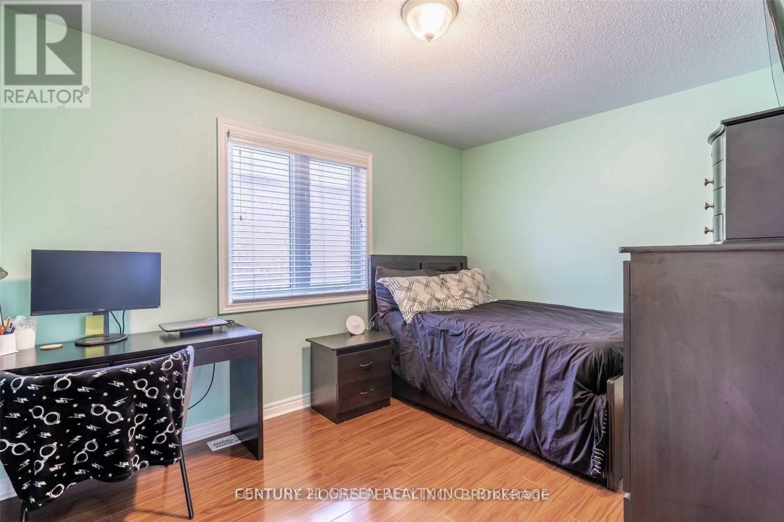 Photo 19 of 41 Attview Crescent, Brampton ON
