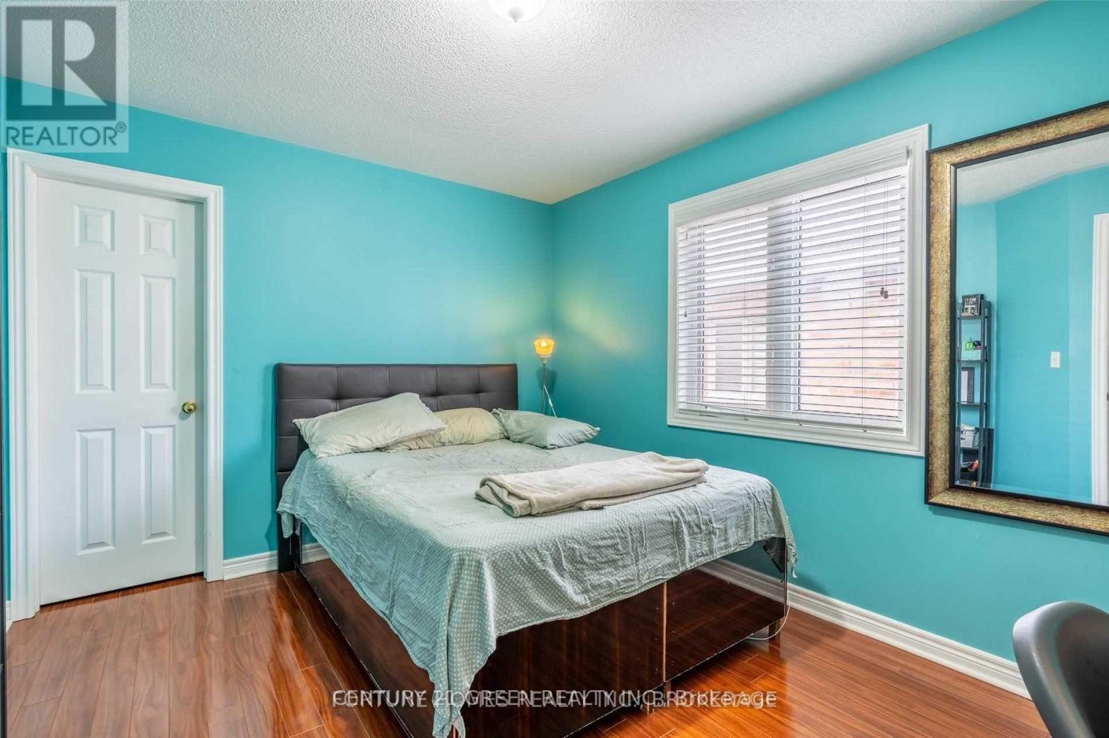 Photo 15 of 41 Attview Crescent, Brampton ON