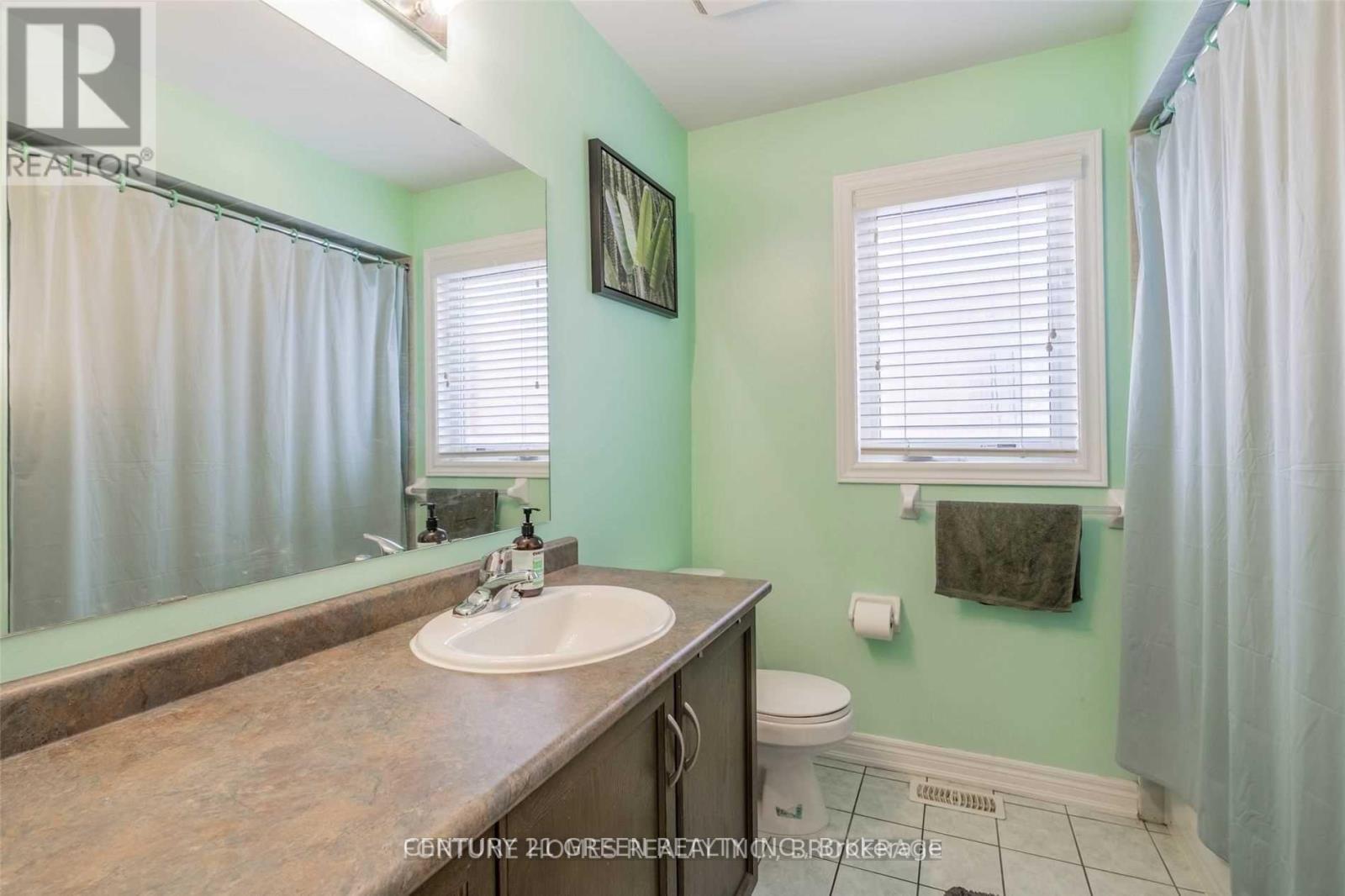 Photo 21 of 41 Attview Crescent, Brampton ON
