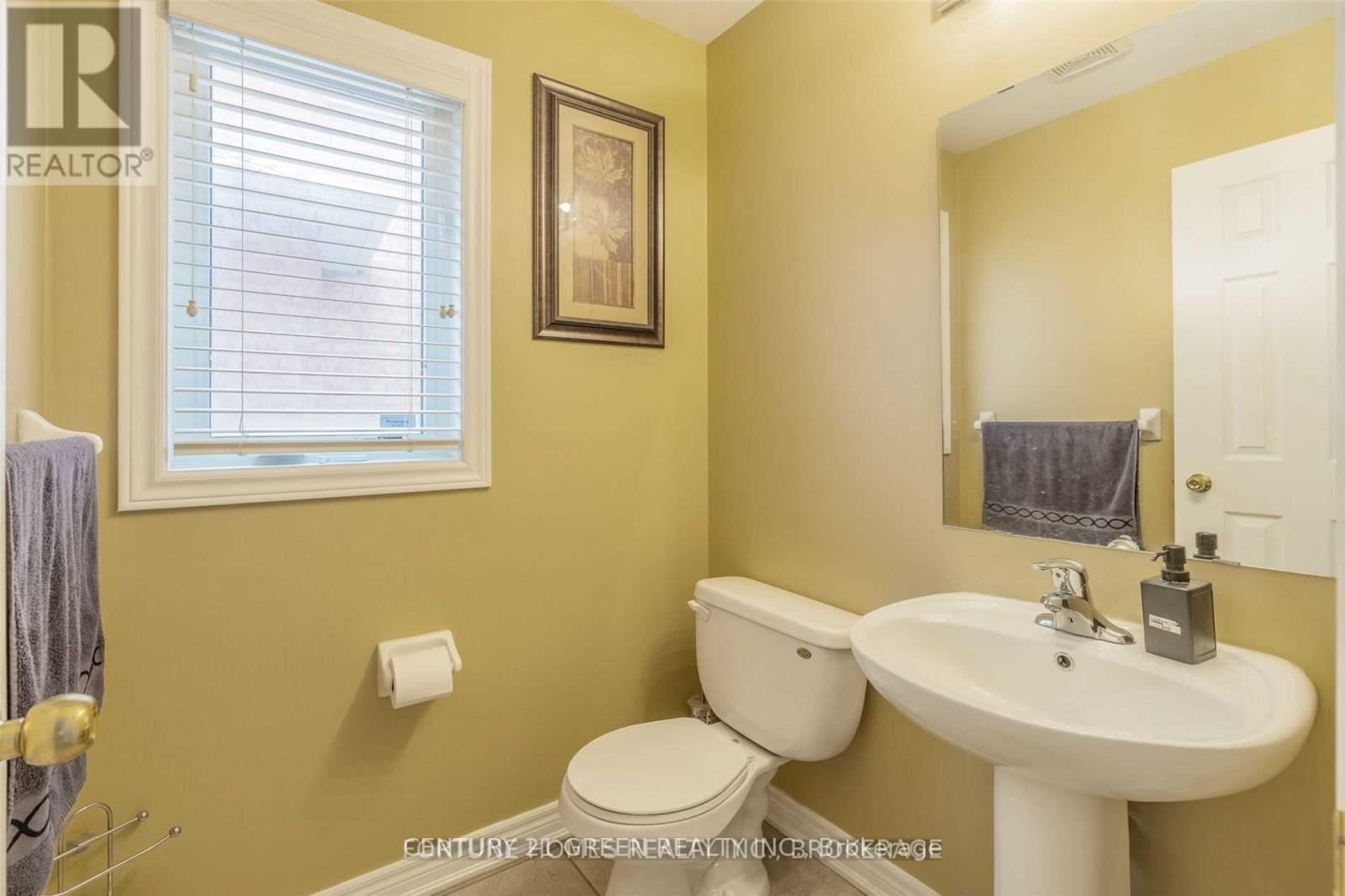 Photo 14 of 41 Attview Crescent, Brampton ON