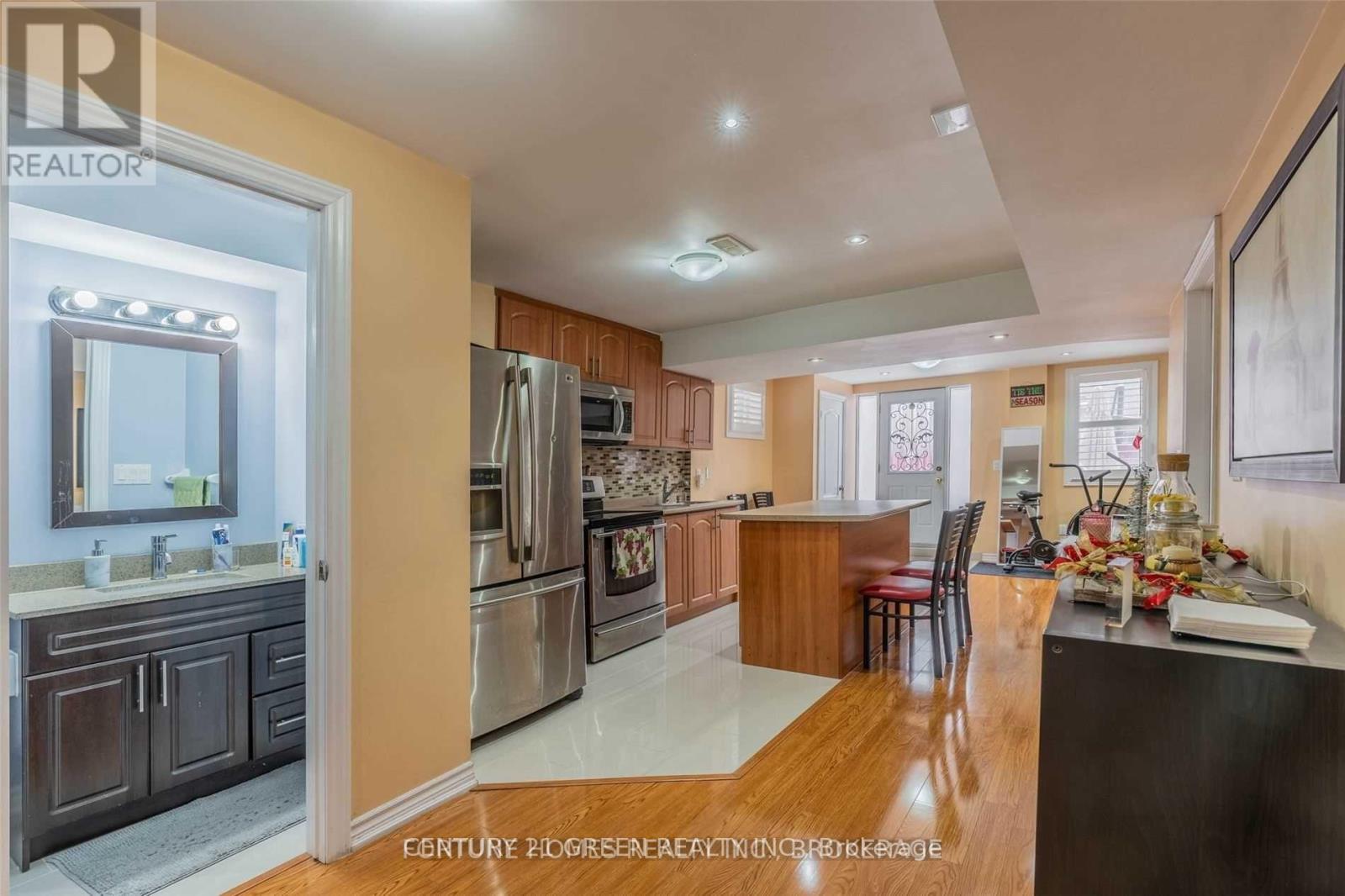 Photo 22 of 41 Attview Crescent, Brampton ON