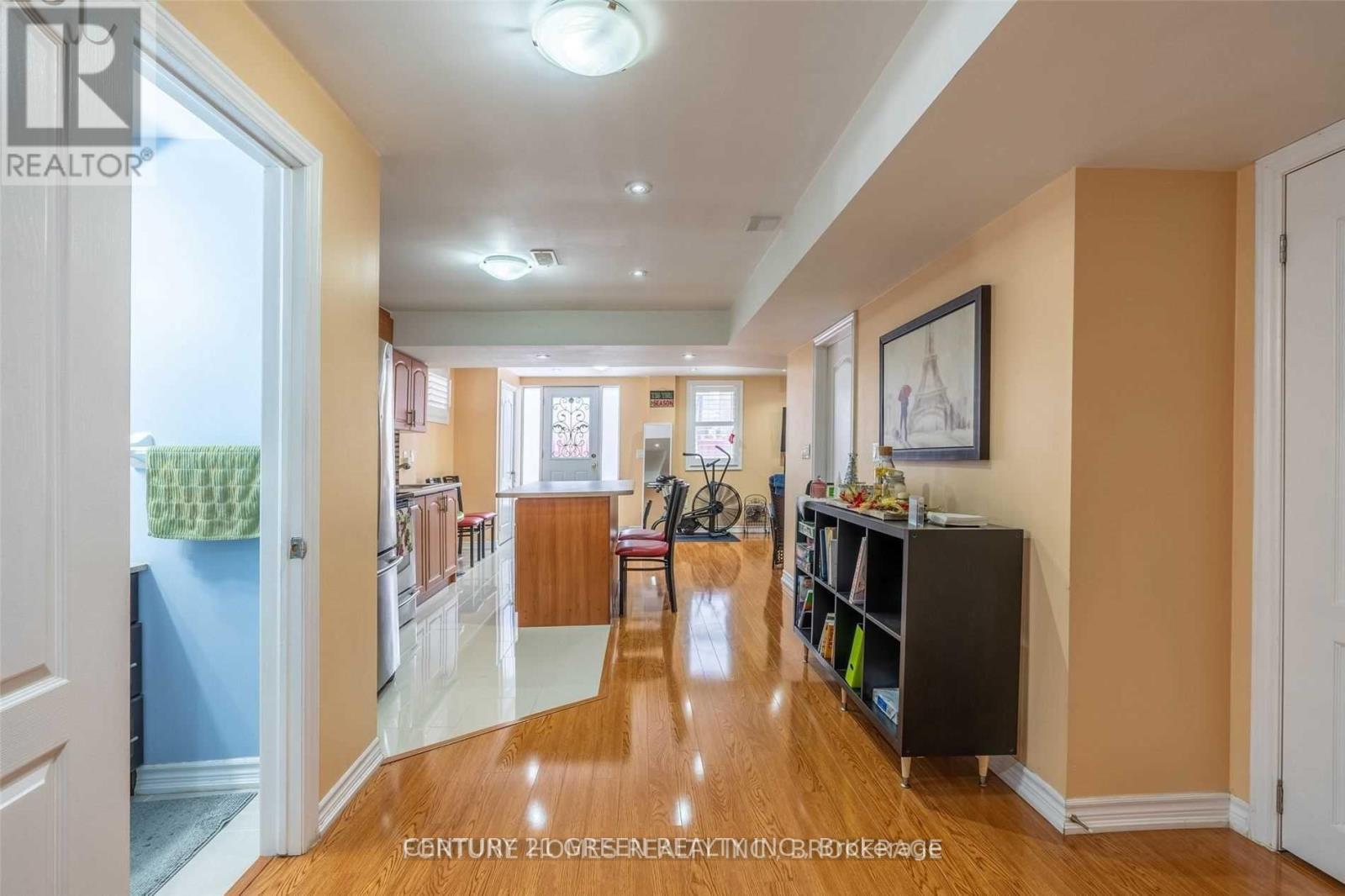 Photo 11 of 41 Attview Crescent, Brampton ON