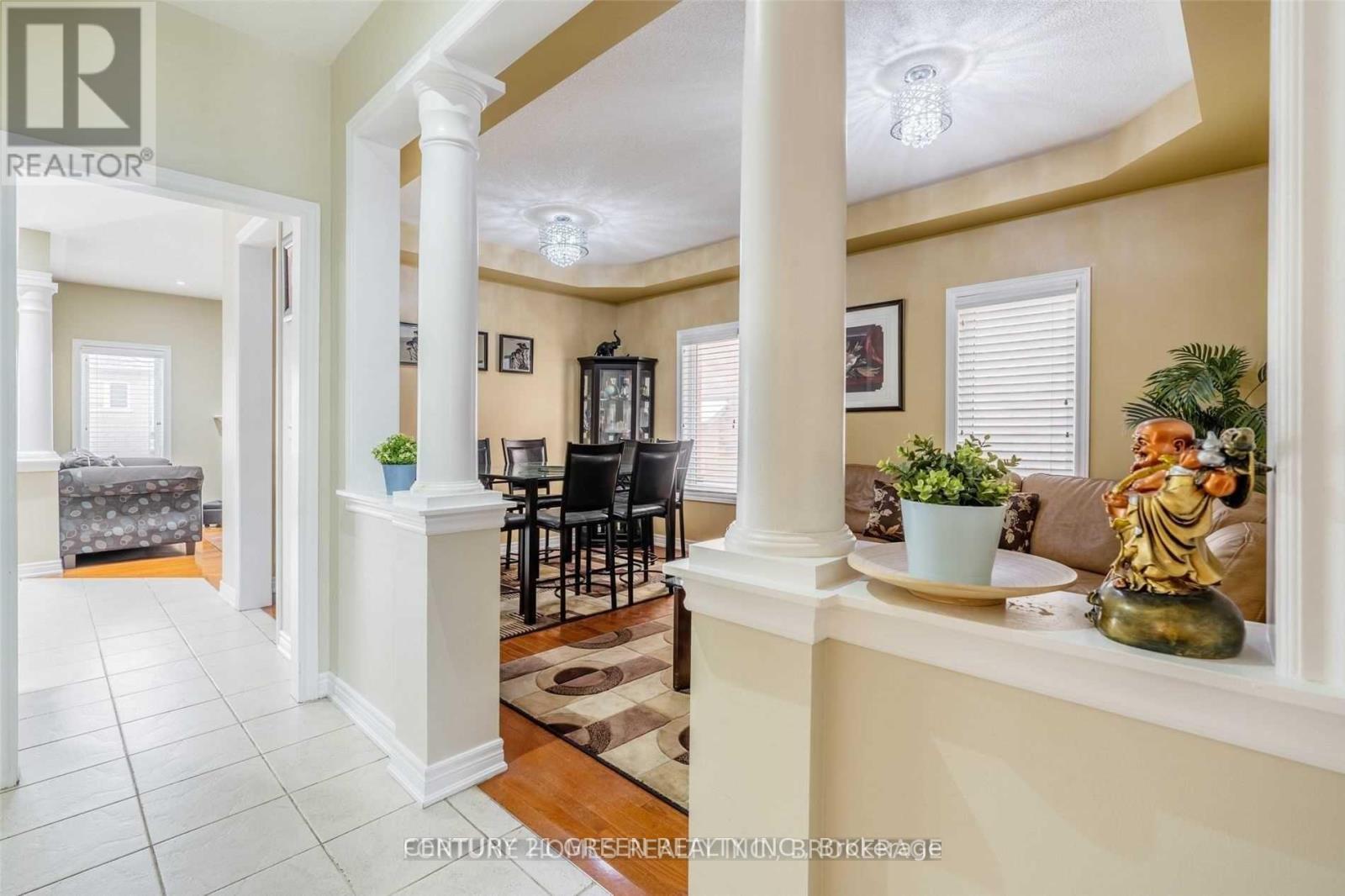 Photo 5 of 41 Attview Crescent, Brampton ON