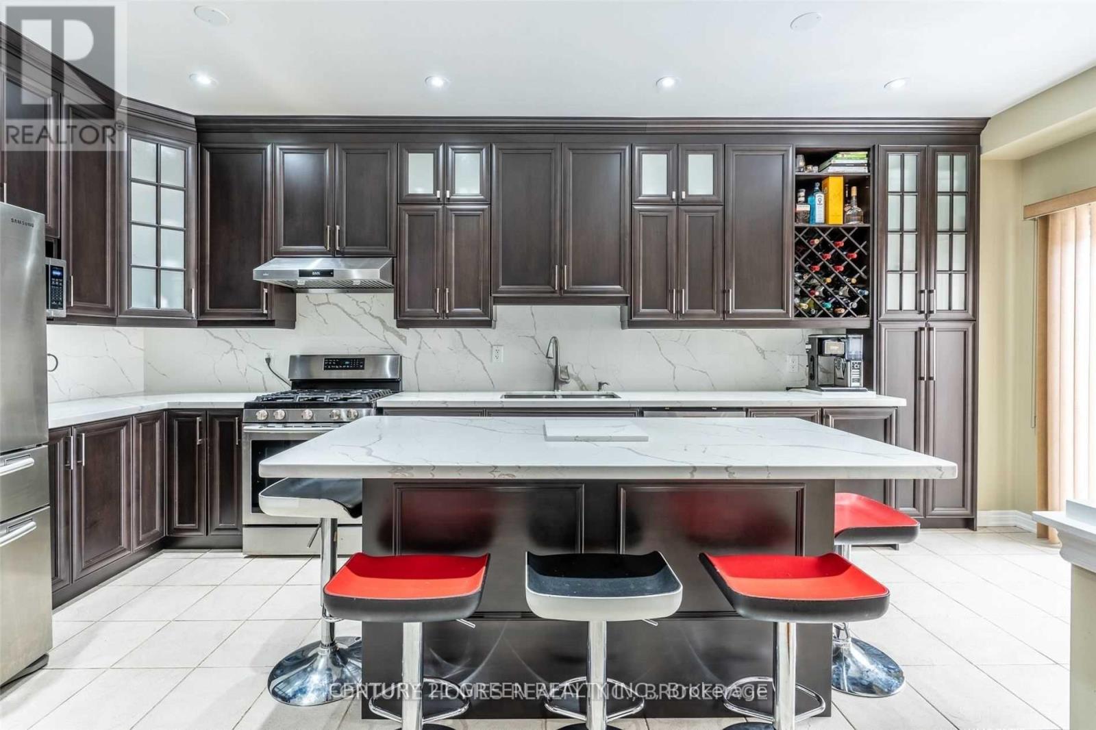 Photo 18 of 41 Attview Crescent, Brampton ON