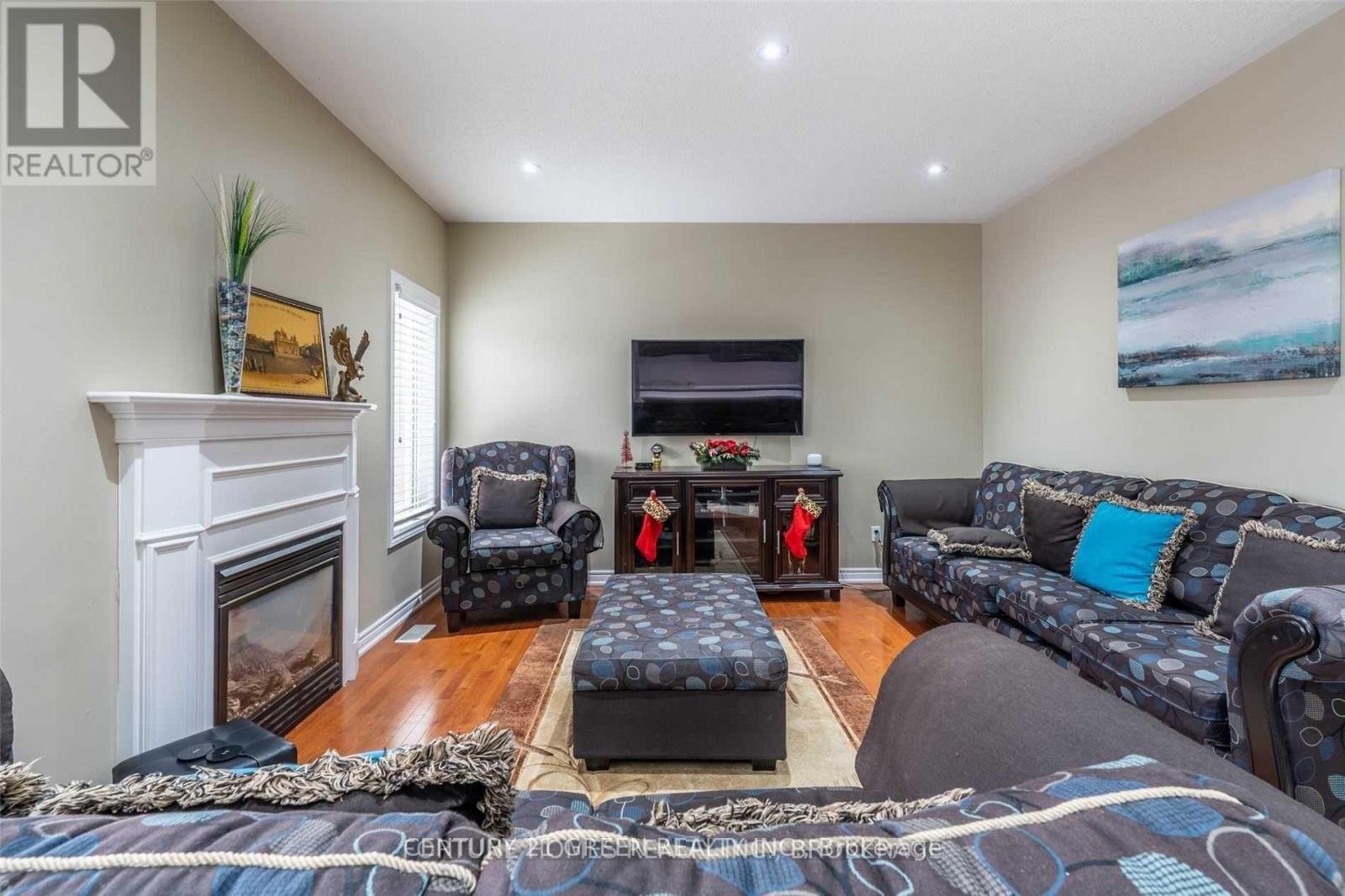 Photo 17 of 41 Attview Crescent, Brampton ON