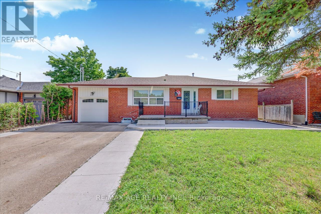 Photo 3 of Main 19 Swanhurst Boulevard, Mississauga ON