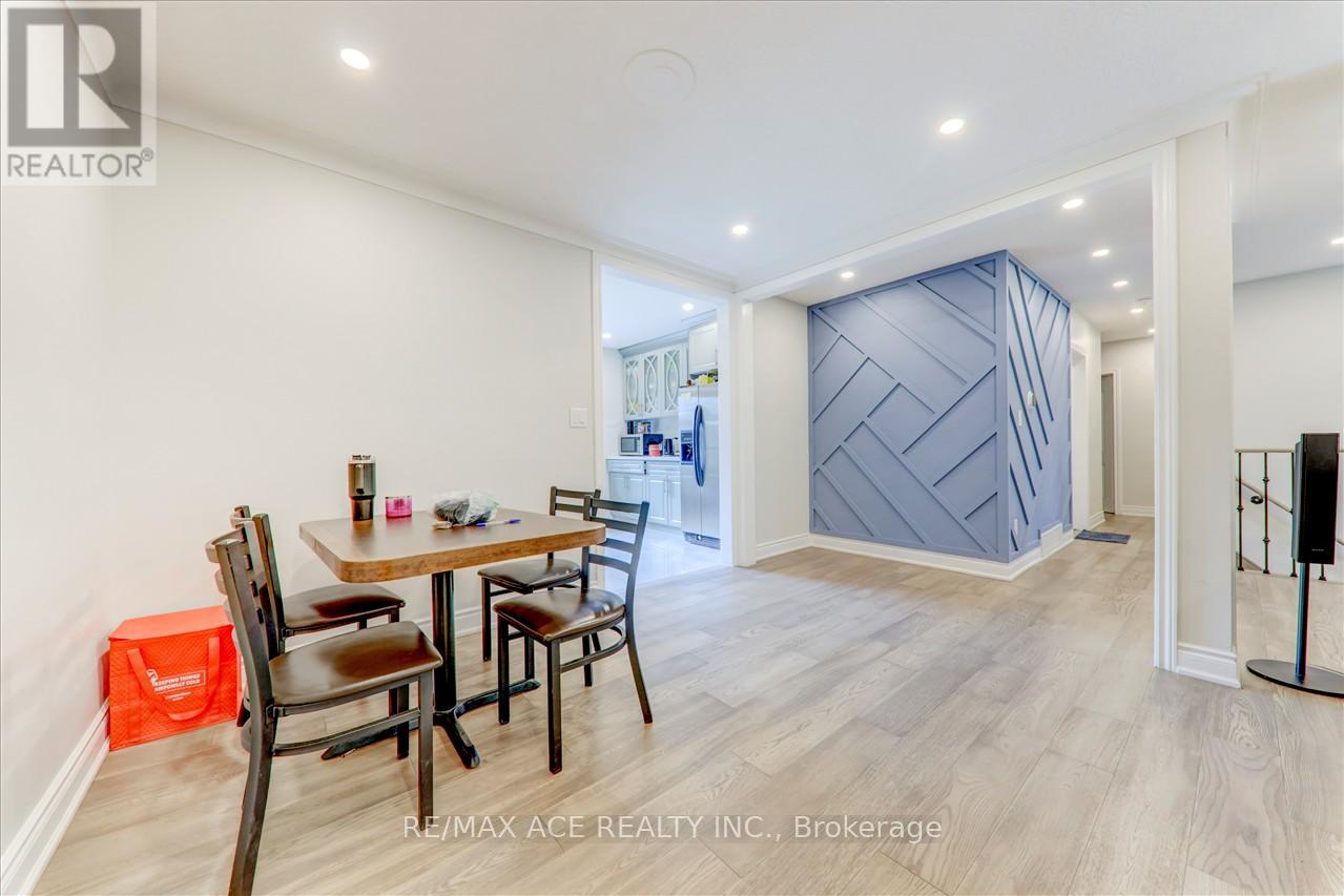 Photo 22 of Main 19 Swanhurst Boulevard, Mississauga ON