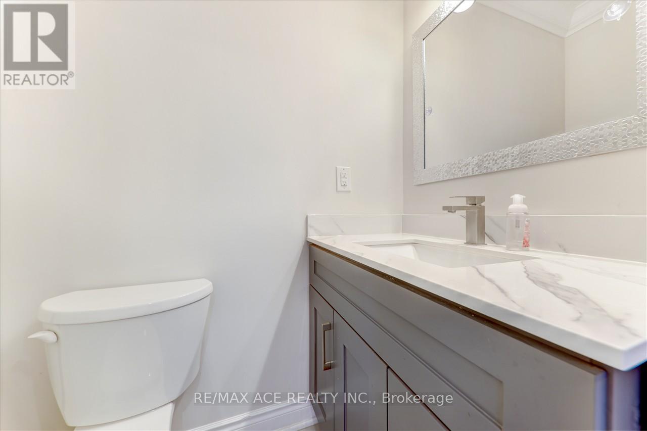 Photo 26 of Main 19 Swanhurst Boulevard, Mississauga ON